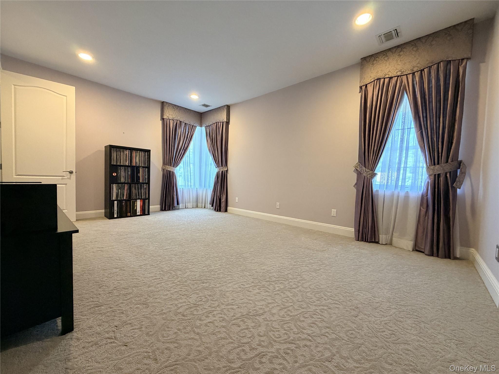 Single Family Hamlet Woods Drive Suffolk County, NY 11780, MLS-1008427-26