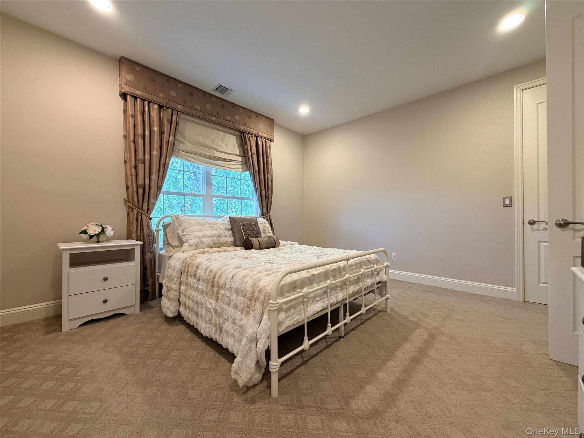 Single Family Hamlet Woods Drive Suffolk County, NY 11780, MLS-1008427-27