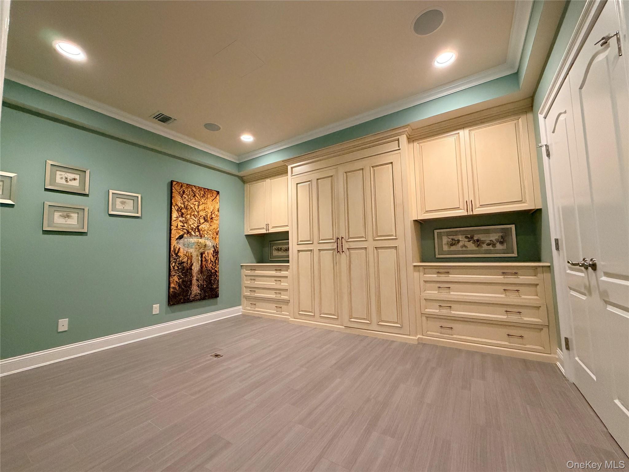 Single Family Hamlet Woods Drive Suffolk County, NY 11780, MLS-1008427-35