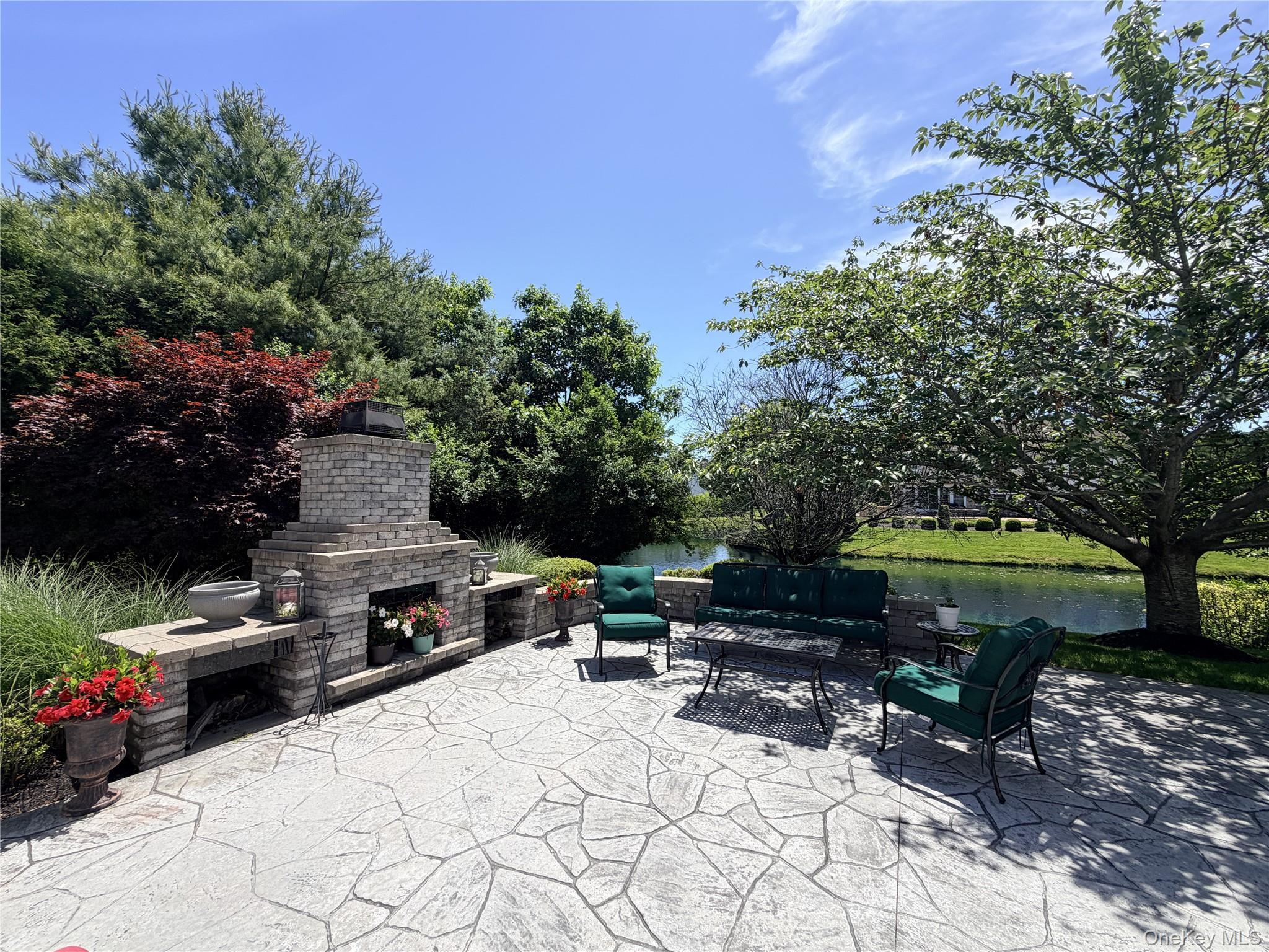 Single Family Hamlet Woods Drive Suffolk County, NY 11780, MLS-1008427-37