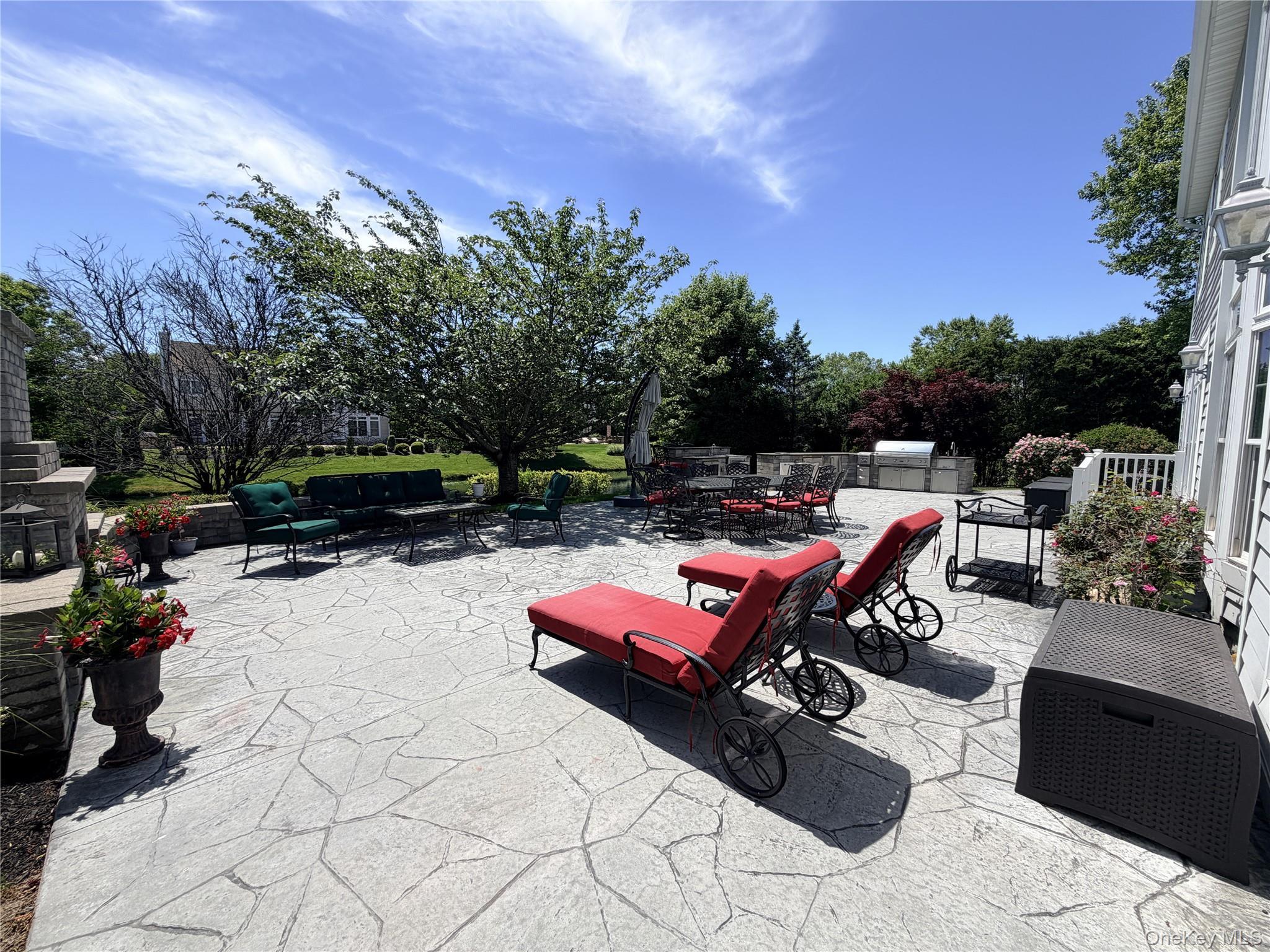 Single Family Hamlet Woods Drive Suffolk County, NY 11780, MLS-1008427-38