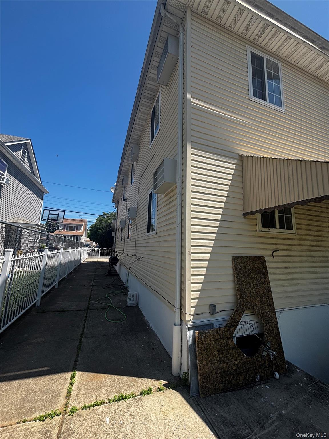Single Family 140th Avenue Queens, NY 11413, MLS-1008465-4