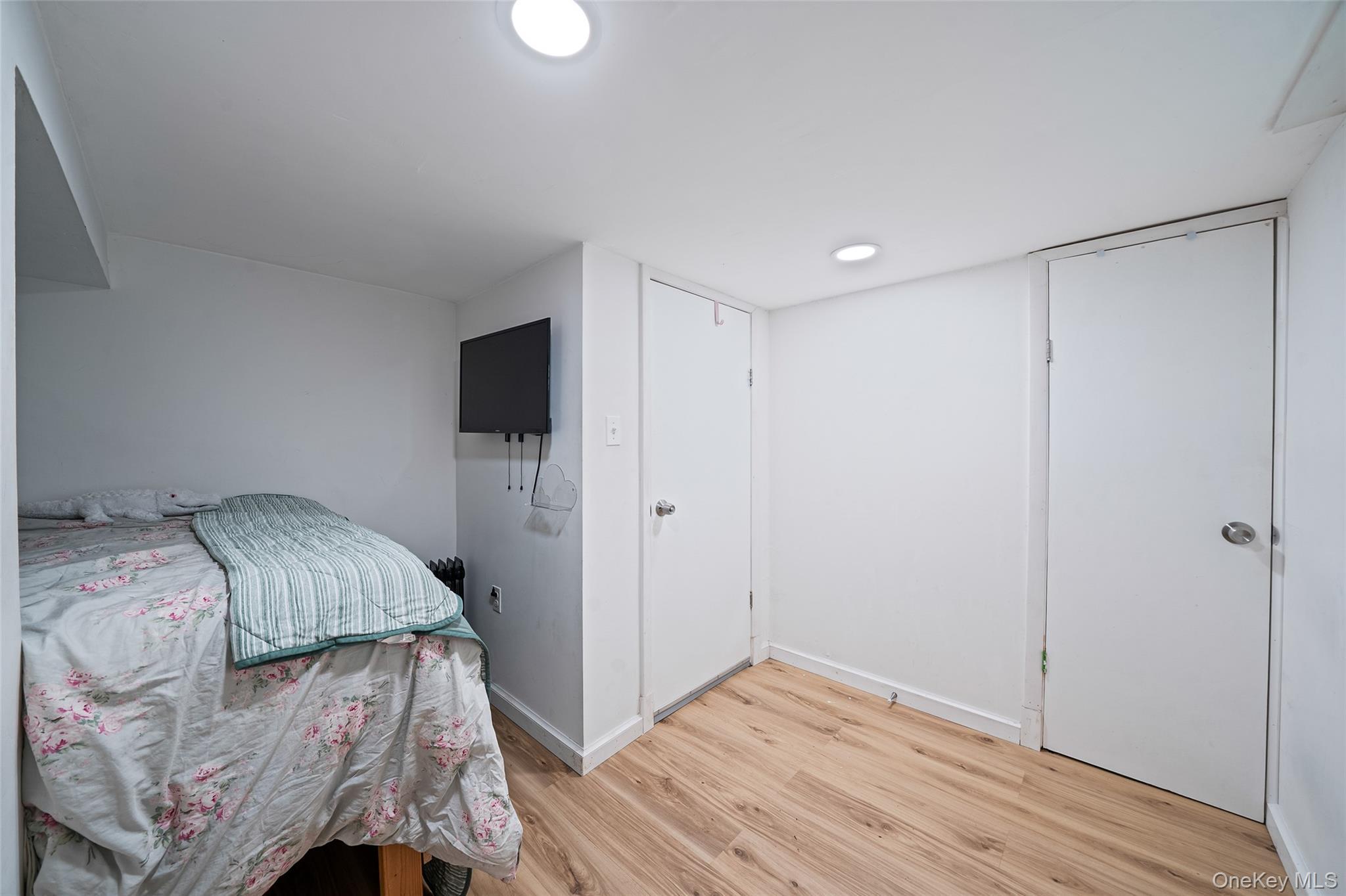 Single Family 88th Queens, NY 11426, MLS-1008486-25