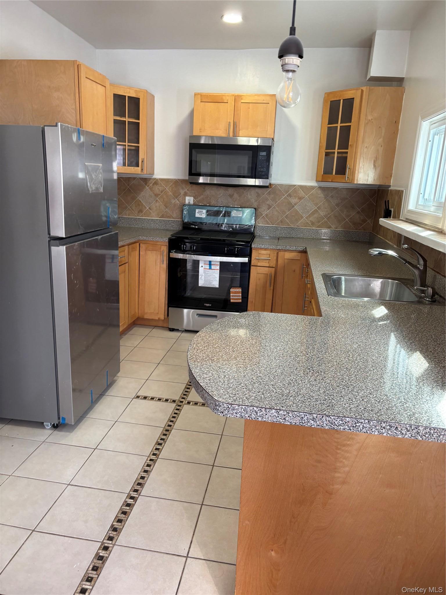Single Family Jarvis Avenue Bronx, NY 10461, MLS-1008501-12