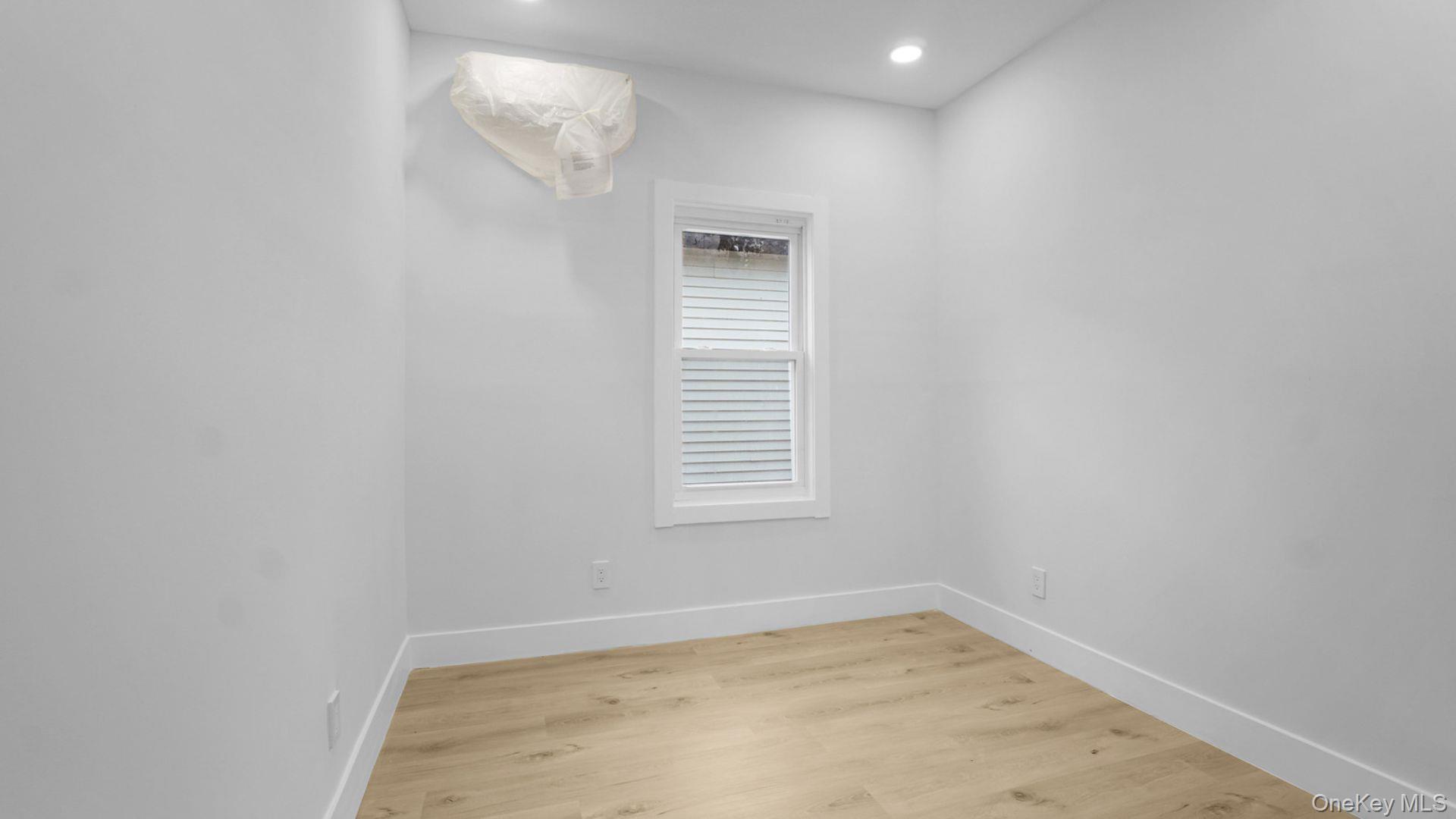 Single Family Murdock  Bronx, NY 10466, MLS-1008512-15