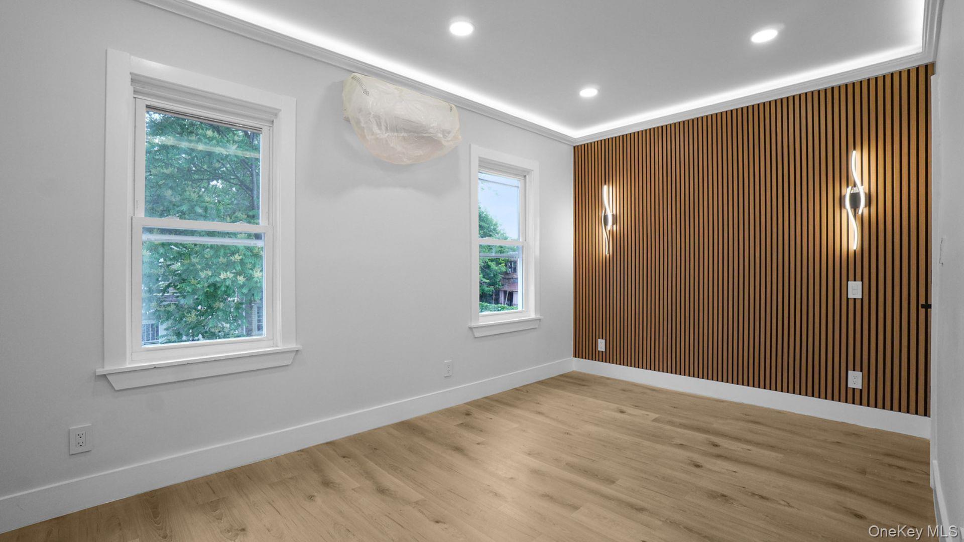 Single Family Murdock  Bronx, NY 10466, MLS-1008512-16