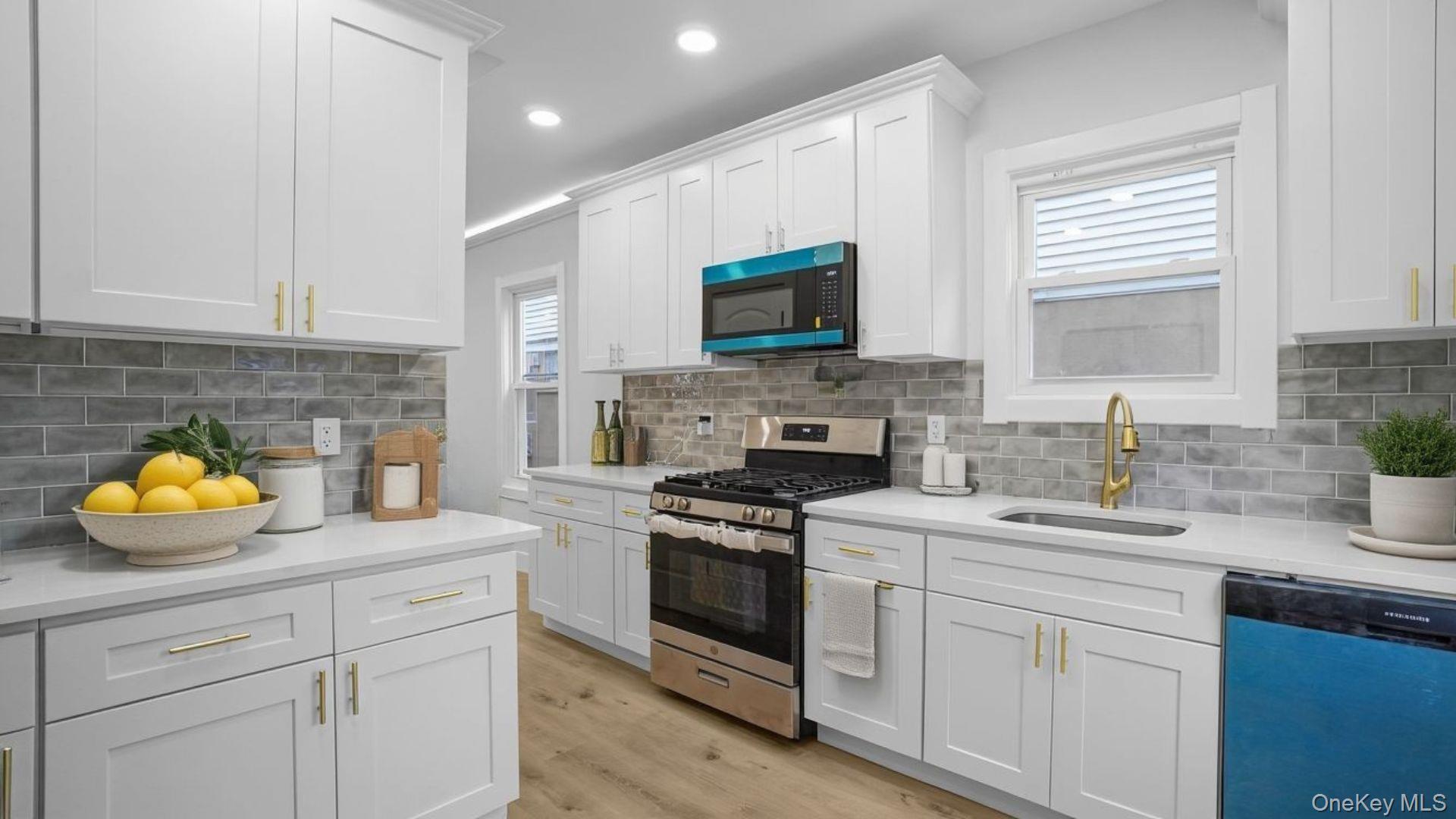 Single Family Murdock  Bronx, NY 10466, MLS-1008512-4