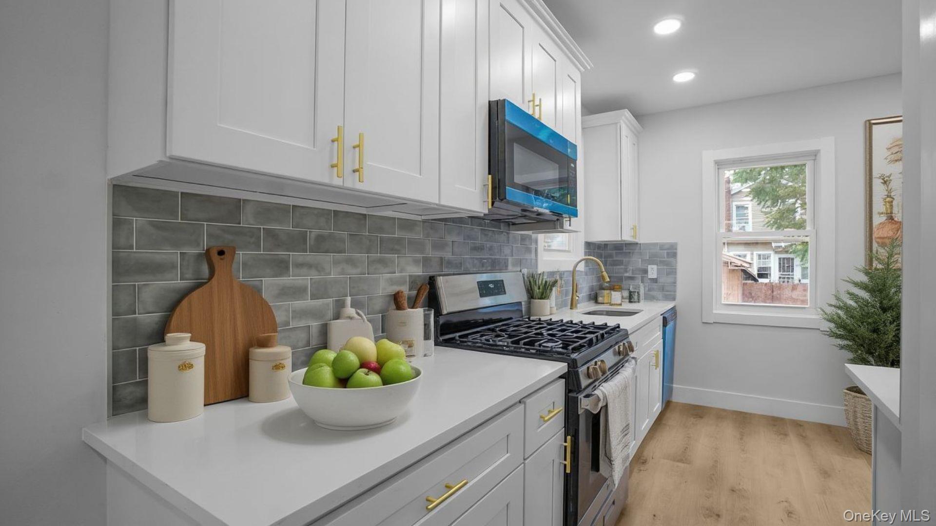 Single Family Murdock  Bronx, NY 10466, MLS-1008512-5