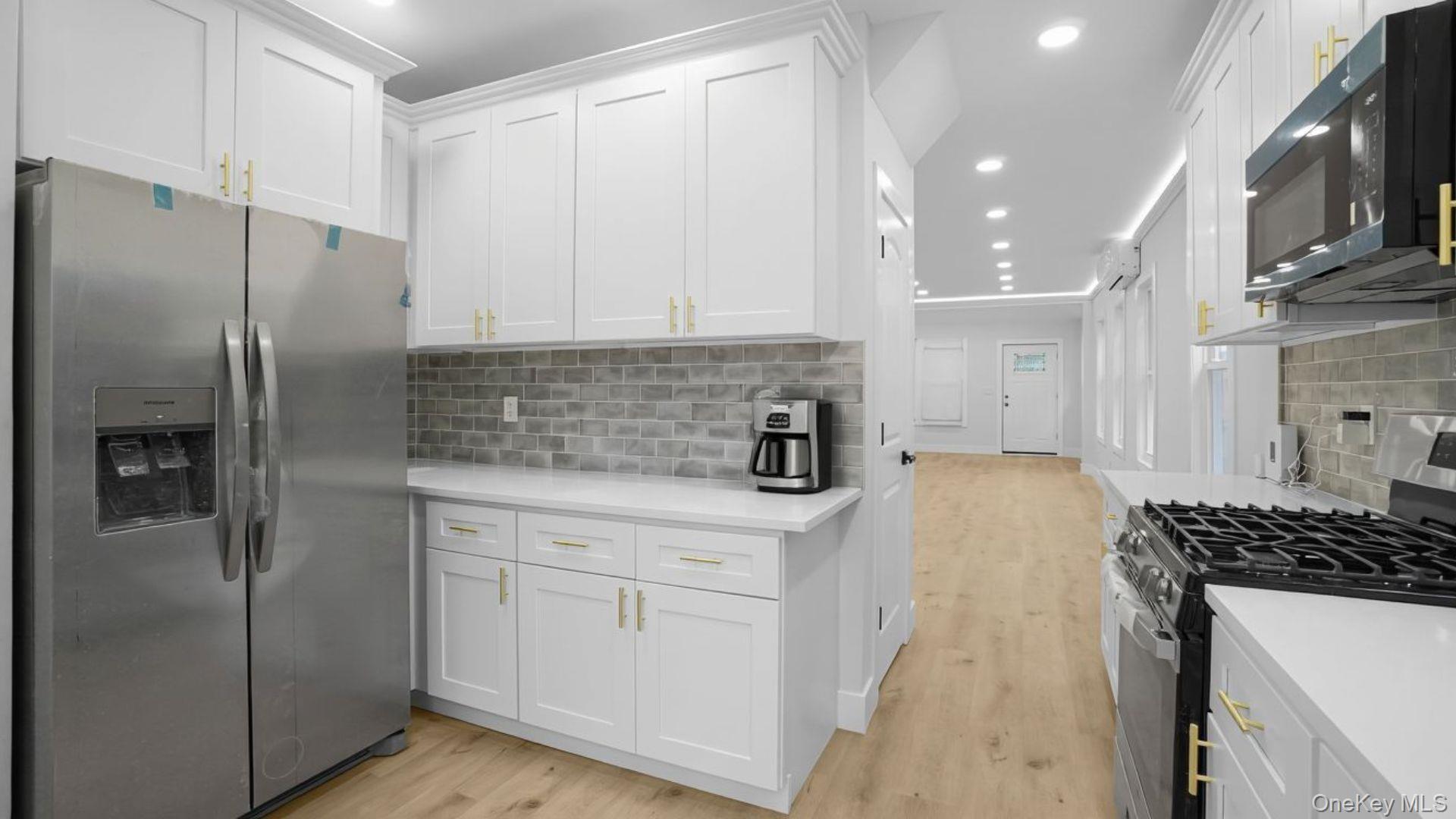 Single Family Murdock  Bronx, NY 10466, MLS-1008512-6