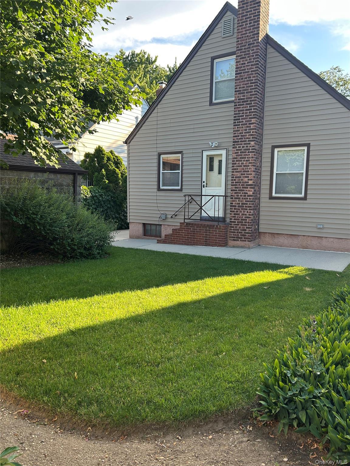 Single Family 250th Queens, NY 11426, MLS-1008542-10