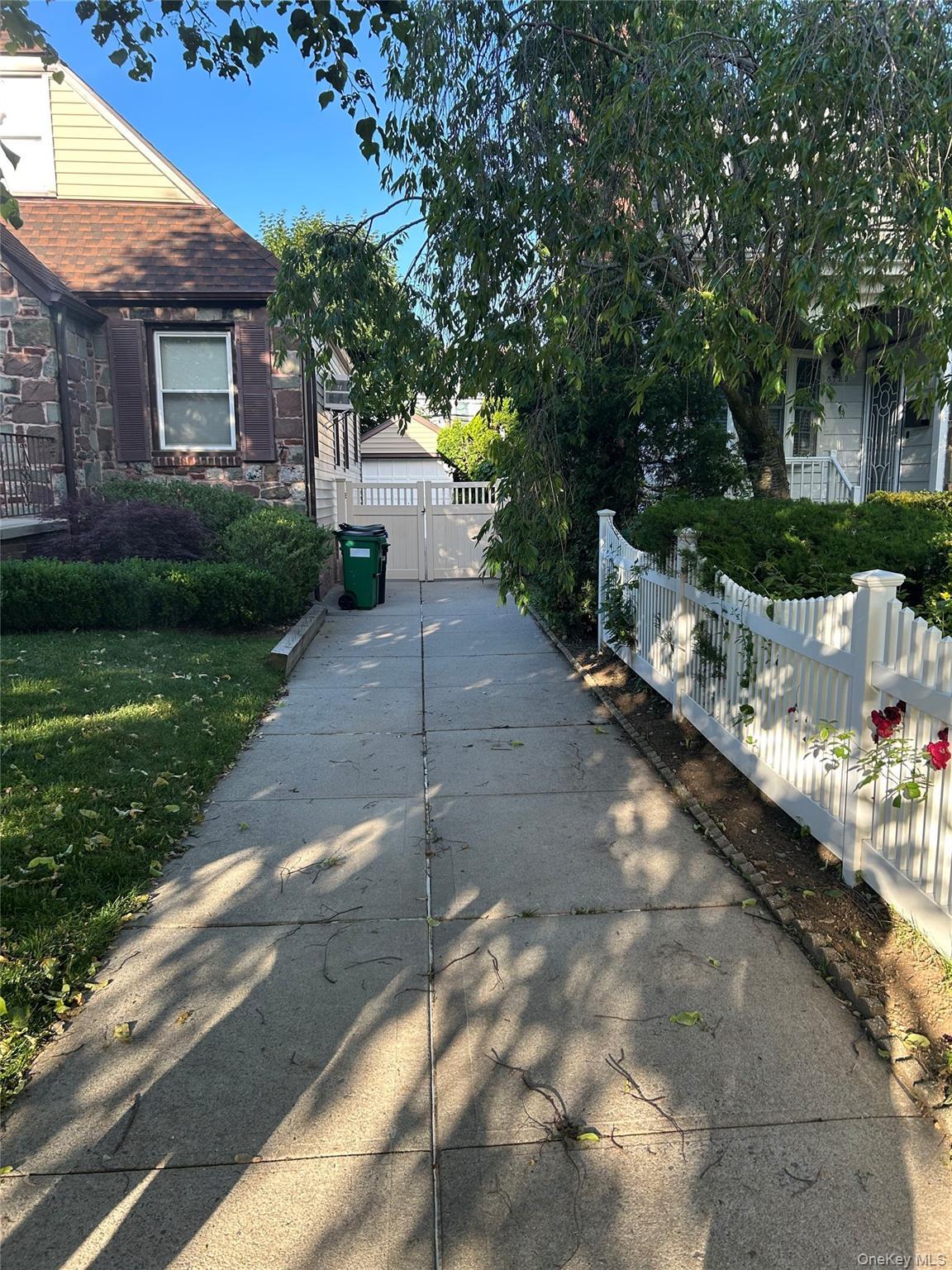 Single Family 250th Queens, NY 11426, MLS-1008542-12