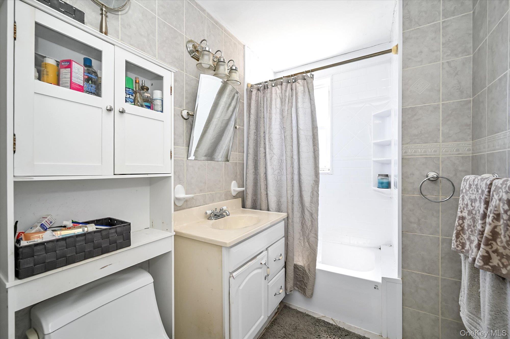 Single Family 73rd Queens, NY 11378, MLS-1008588-11