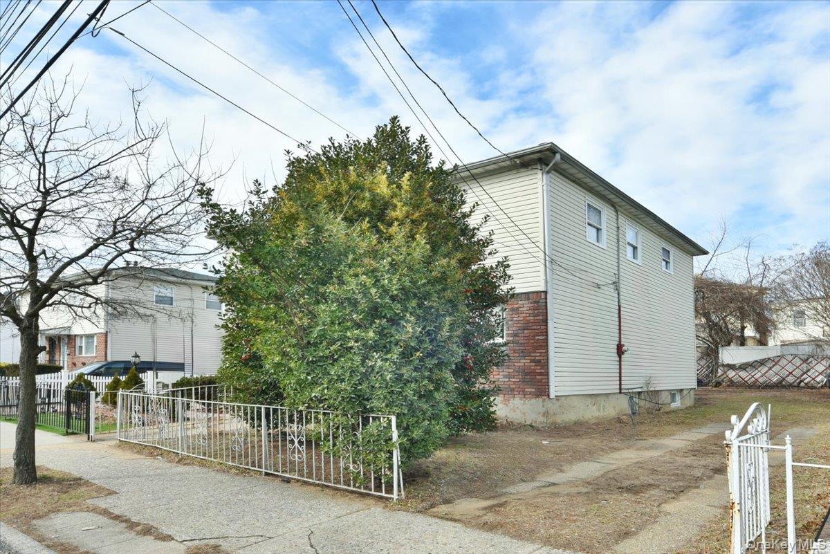 Single Family 127th  Queens, NY 11434, MLS-1008603-2