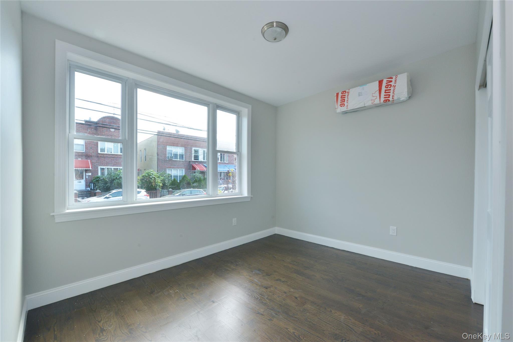 Single Family 26th Street  Queens, NY 11105, MLS-1008677-10