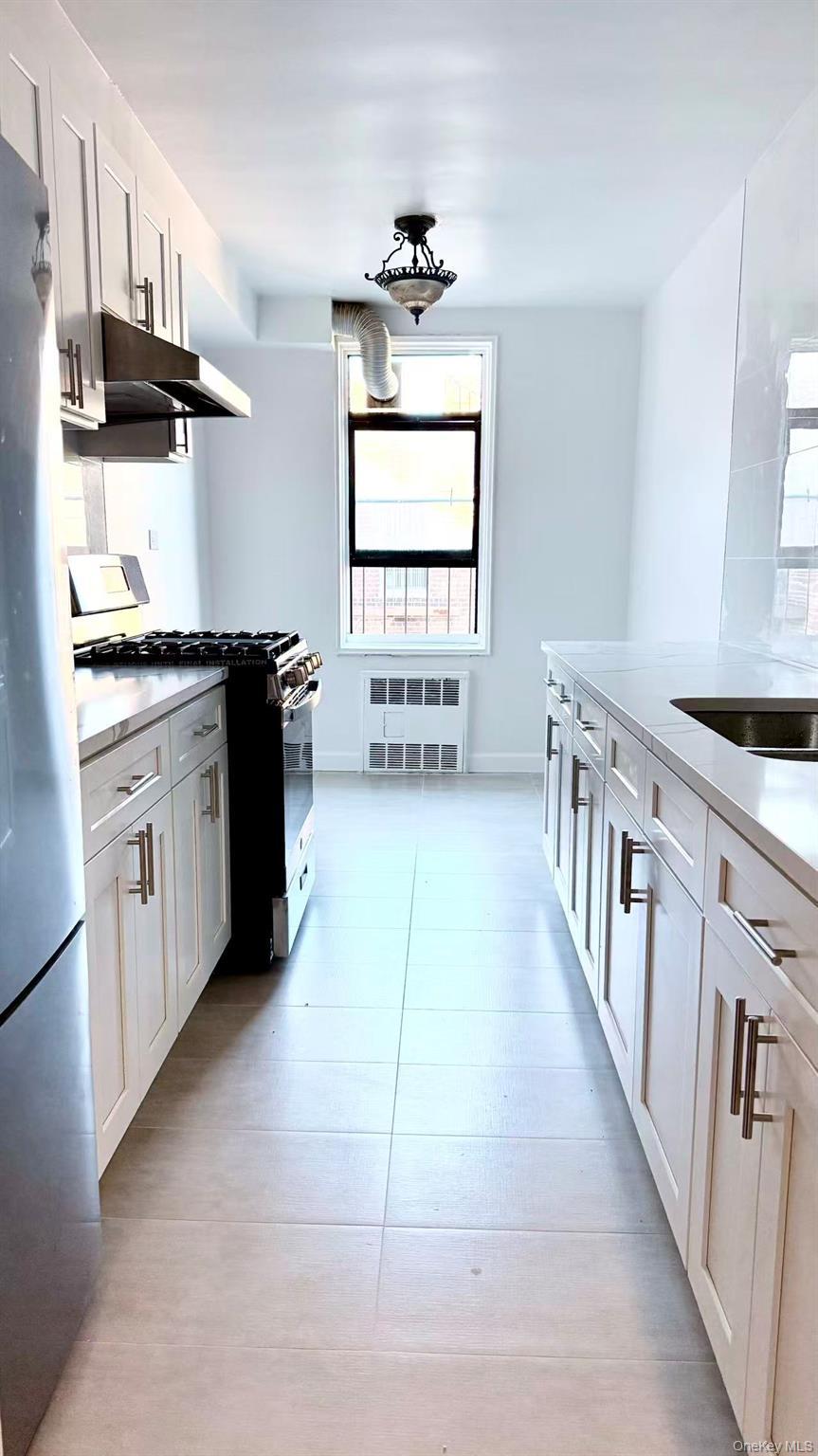 Apartment Vietor Avenue  Queens, NY 11373, MLS-1008771-3