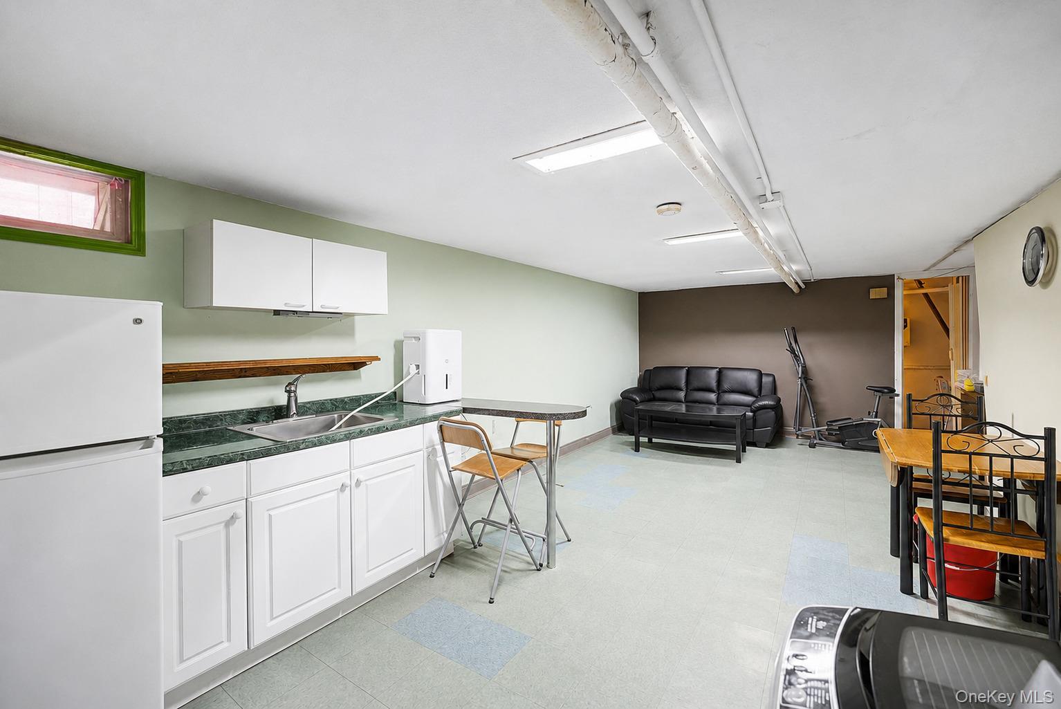 Single Family 65th Queens, NY 11365, MLS-1008808-17