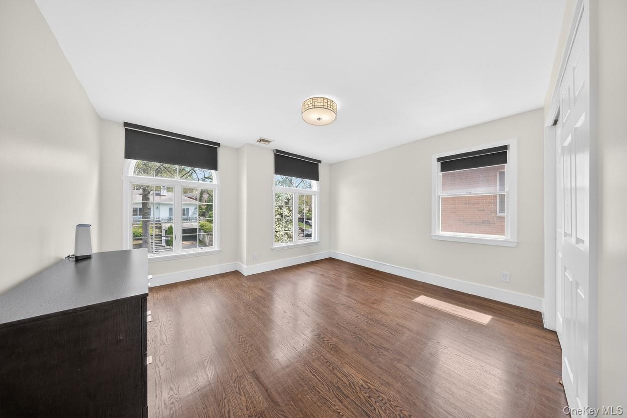 Single Family 242nd Street  Queens, NY 11362, MLS-1008824-31