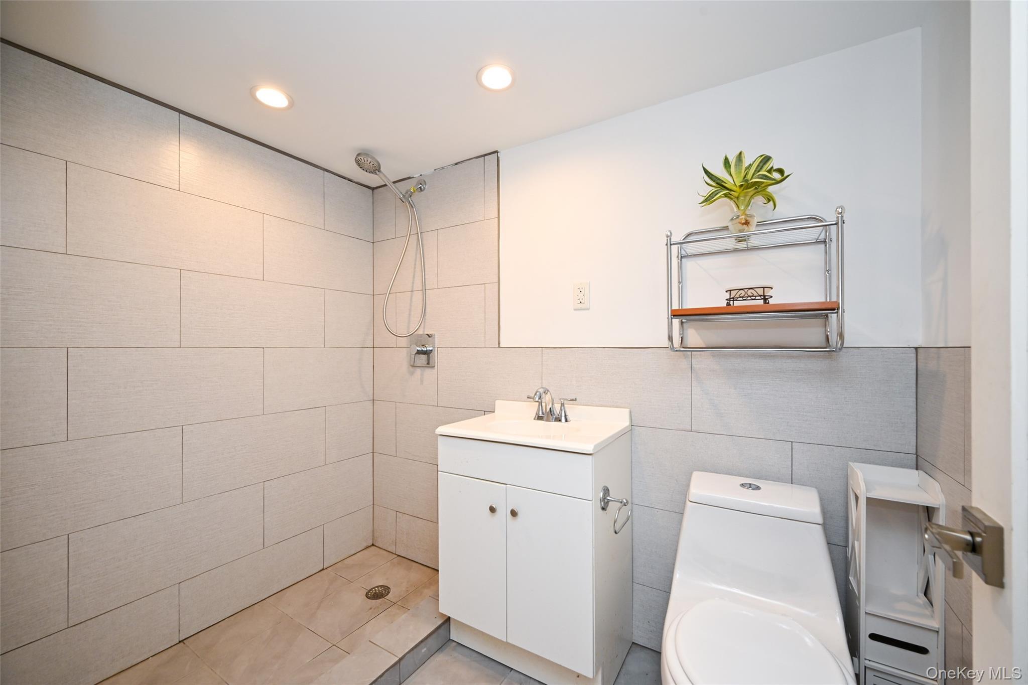 Single Family Rocky Hill Road Queens, NY 11361, MLS-1008829-14