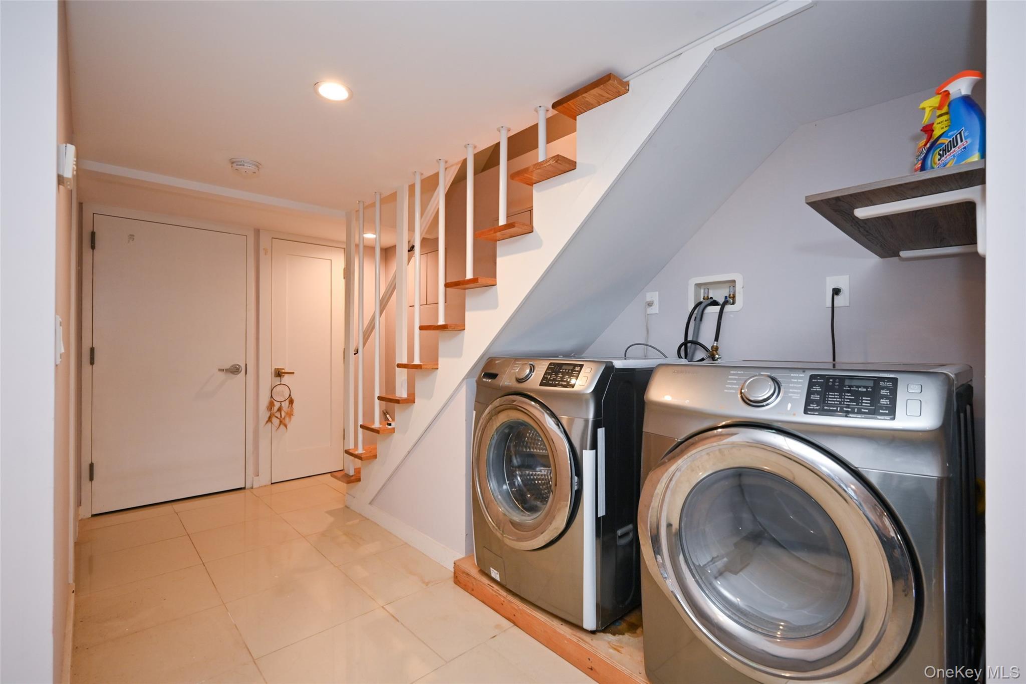 Single Family Rocky Hill Road Queens, NY 11361, MLS-1008829-17