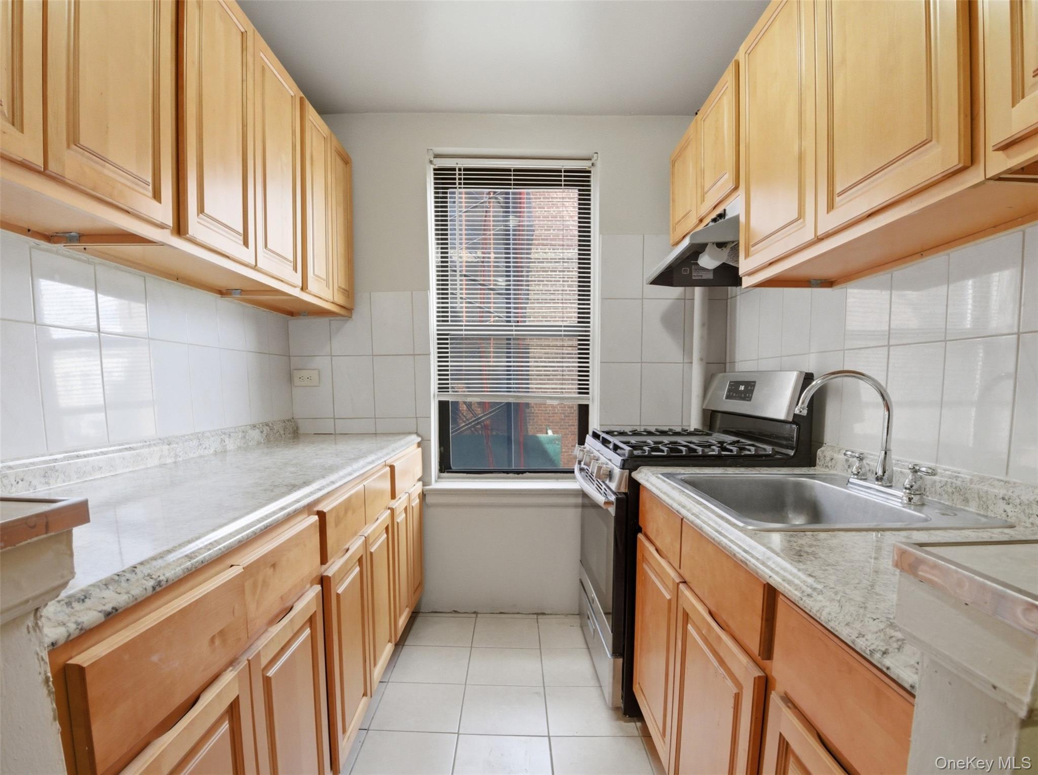 Coop Barker  Bronx, NY 10467, MLS-1008908-10