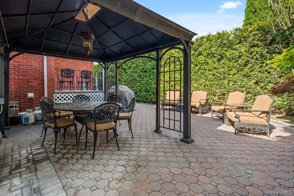 Single Family Point Crescent Queens, NY 11357, MLS-1008950-30