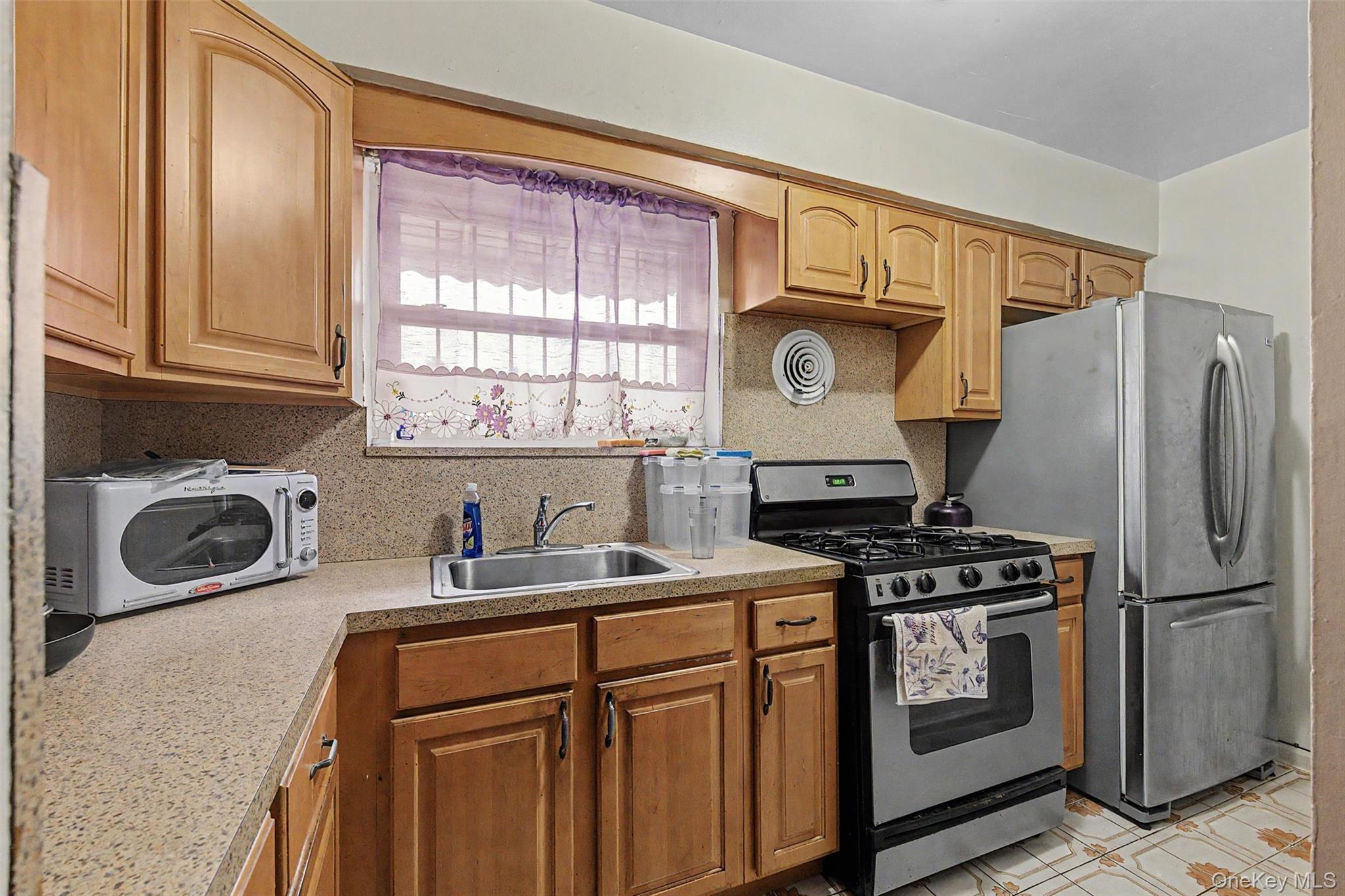 Single Family E 233rd Street Bronx, NY 10466, MLS-1008956-12