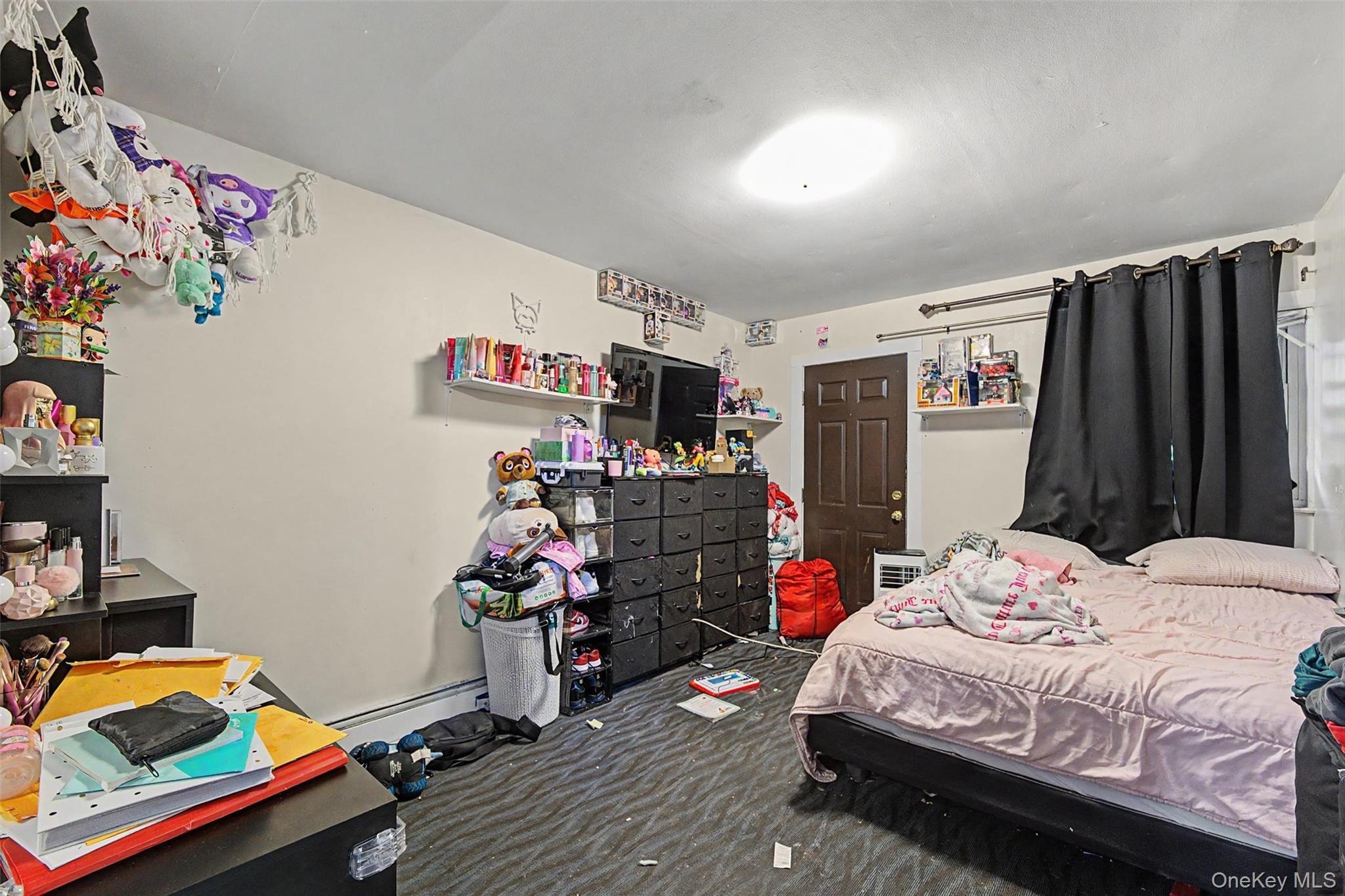 Single Family E 233rd Street Bronx, NY 10466, MLS-1008956-15