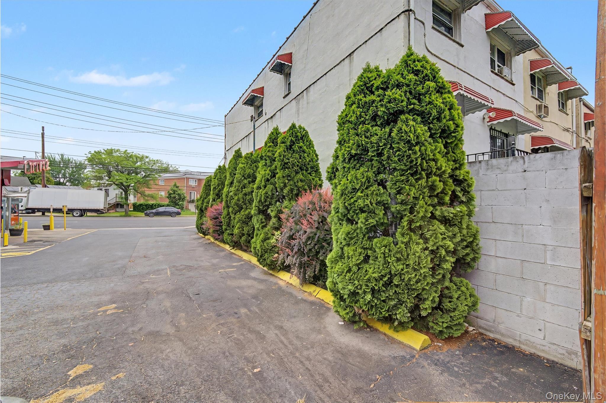 Single Family E 233rd Street  Bronx, NY 10466, MLS-1008956-25