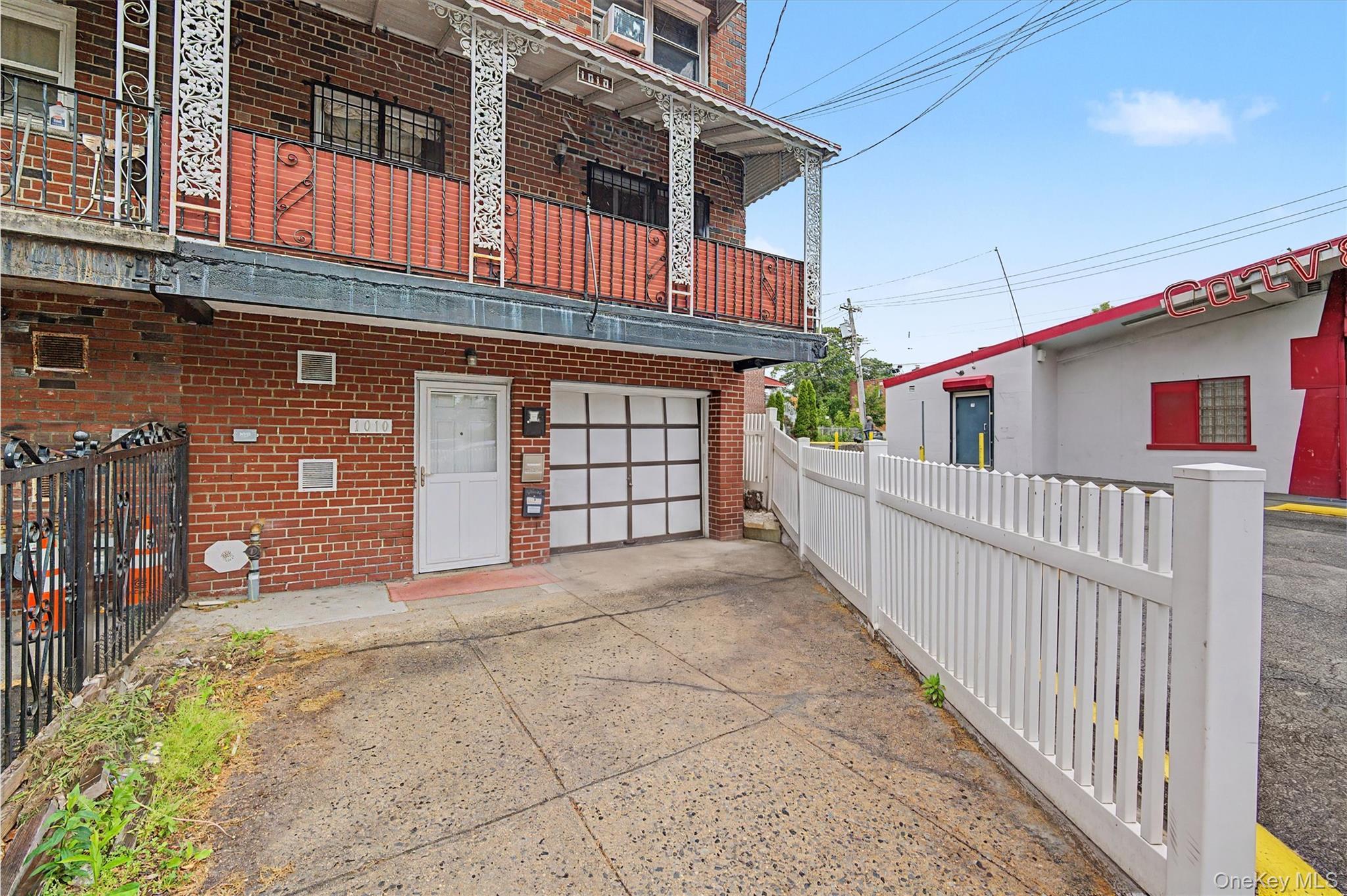 Single Family E 233rd Street Bronx, NY 10466, MLS-1008956-3