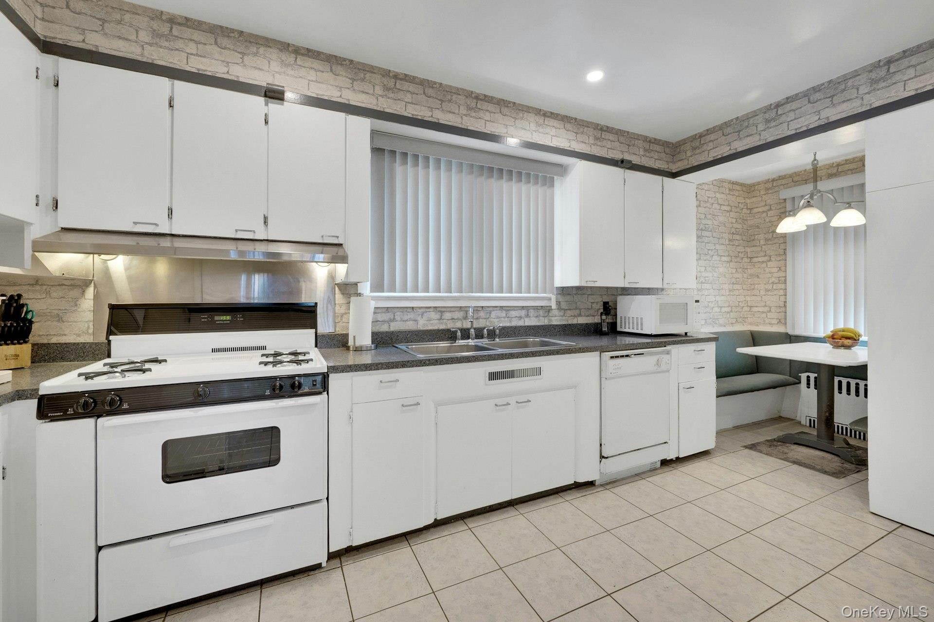 Single Family Stadium Bronx, NY 10465, MLS-1008966-11