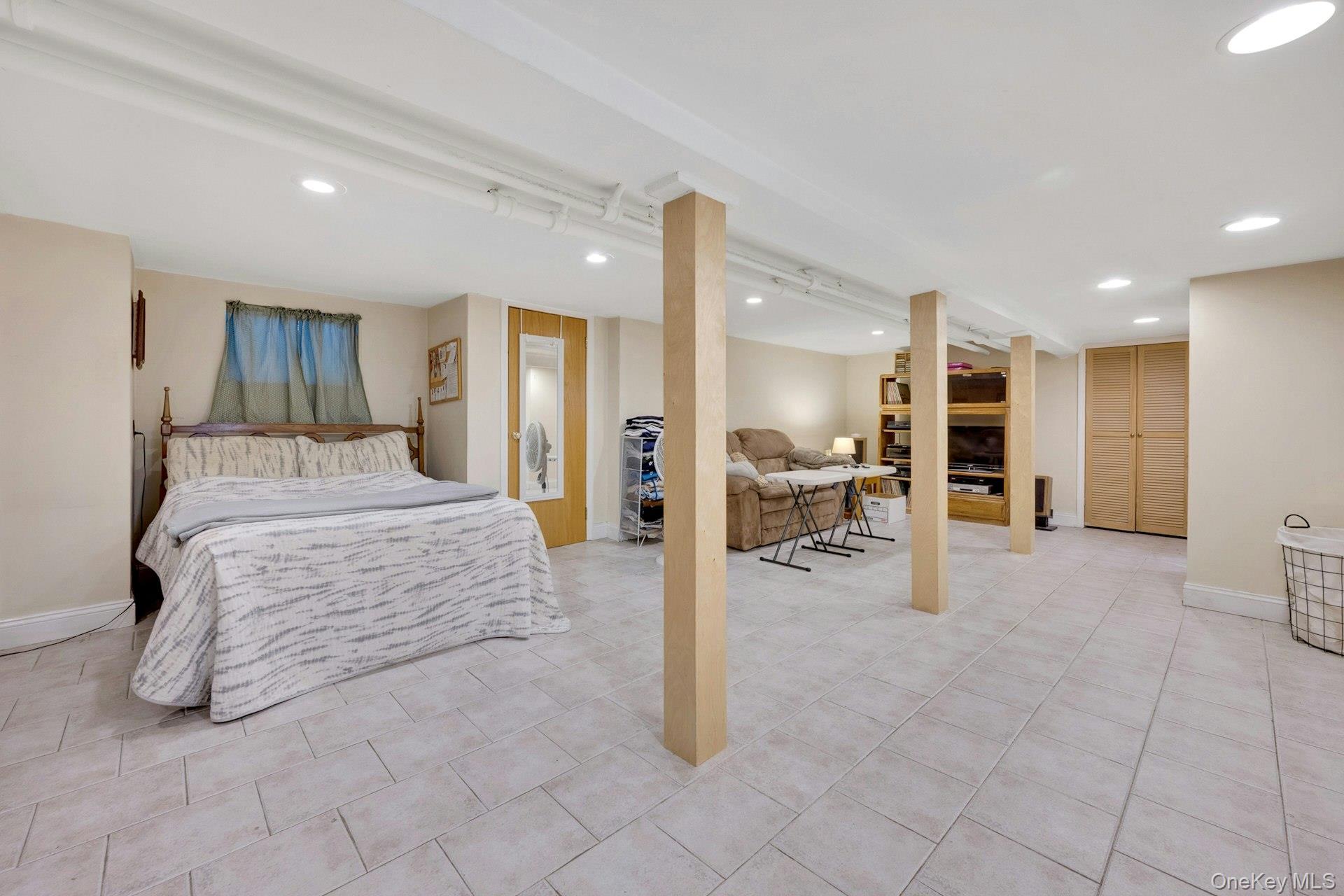 Single Family Stadium Bronx, NY 10465, MLS-1008966-24