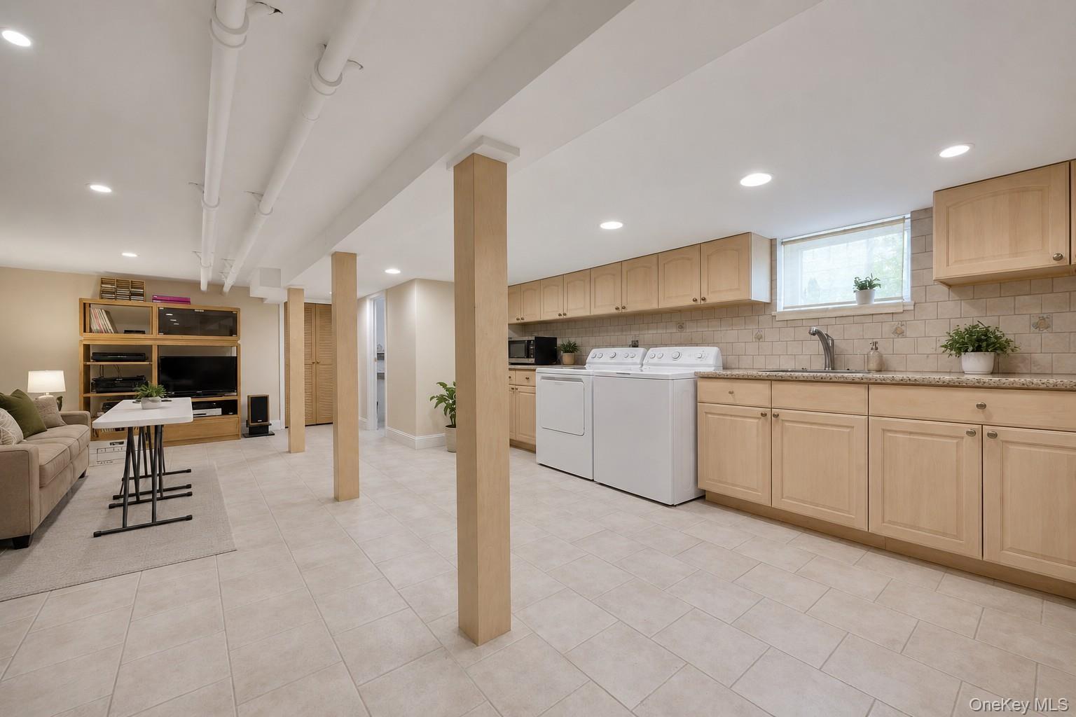 Single Family Stadium Bronx, NY 10465, MLS-1008966-26
