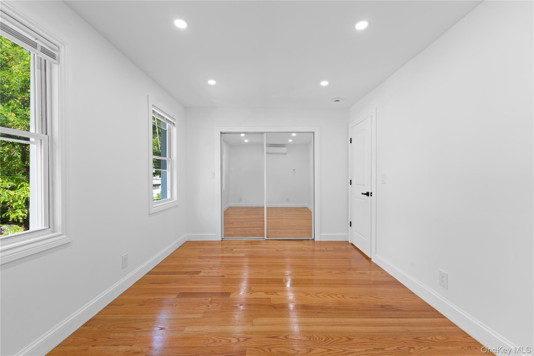 Single Family Lucas Queens, NY 11413, MLS-1008967-11