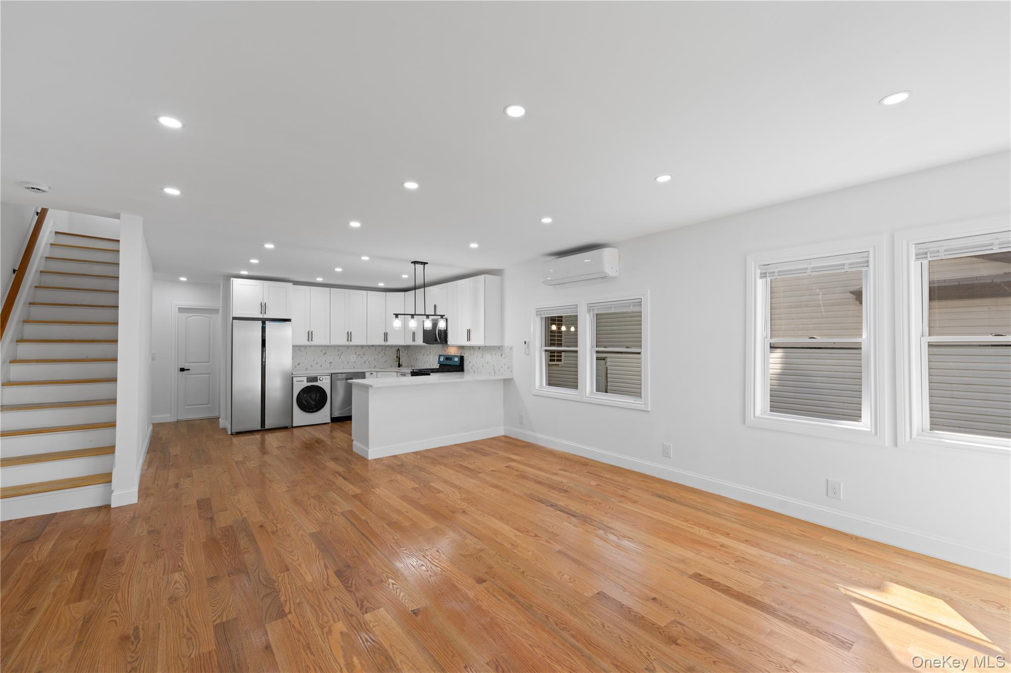 Single Family Lucas Queens, NY 11413, MLS-1008967-14