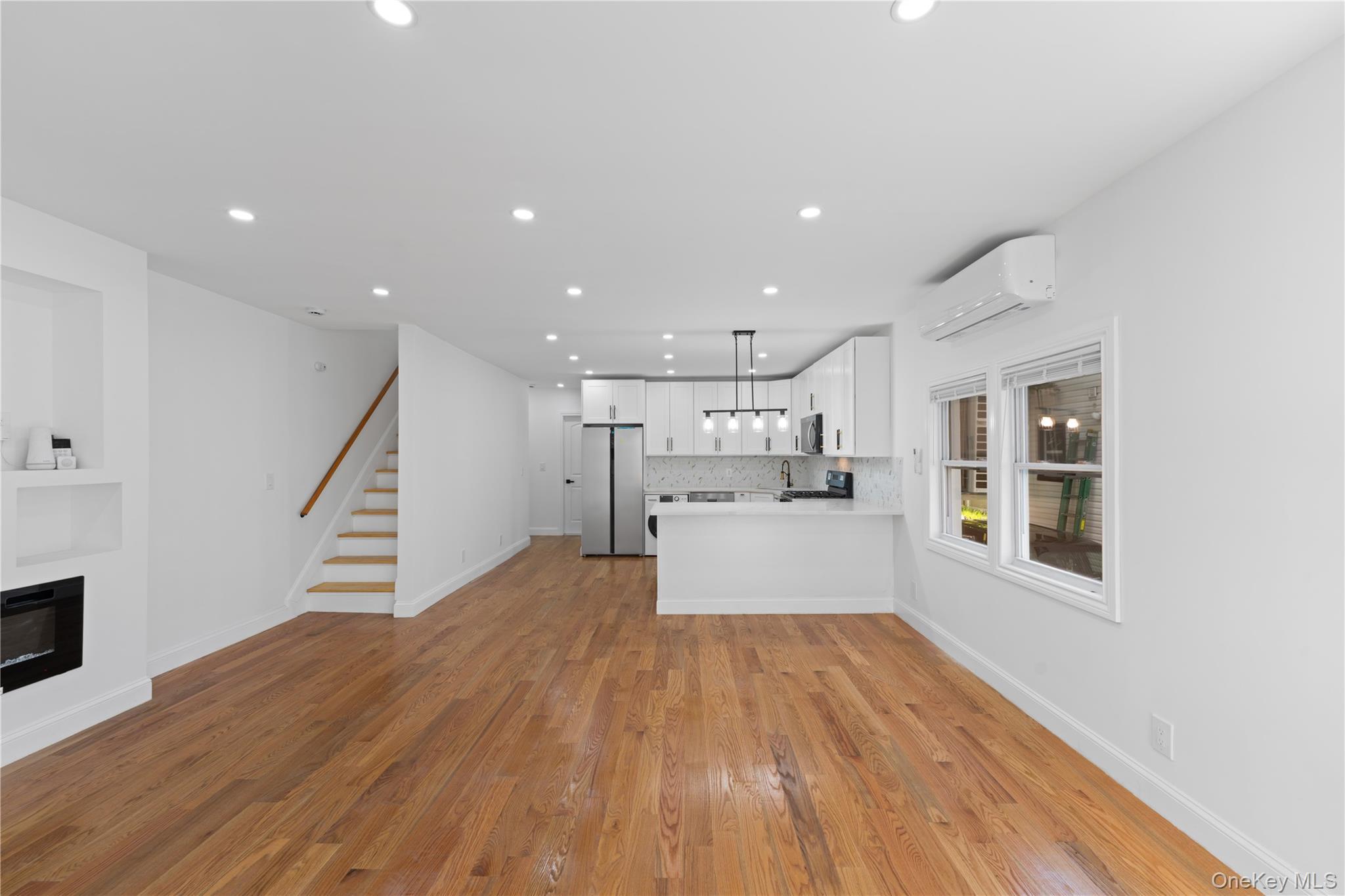 Single Family Lucas Queens, NY 11413, MLS-1008967-15