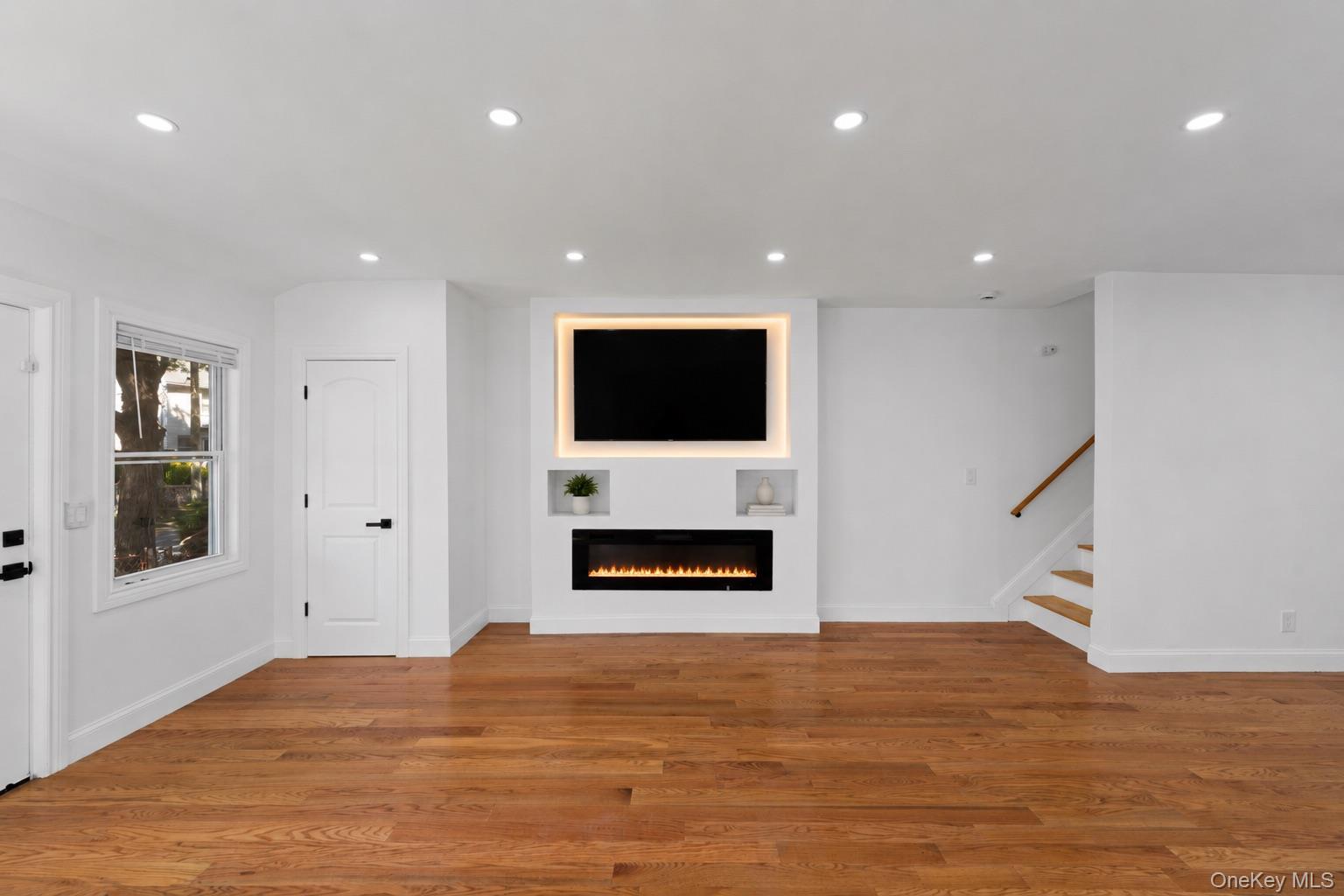 Single Family Lucas Queens, NY 11413, MLS-1008967-2