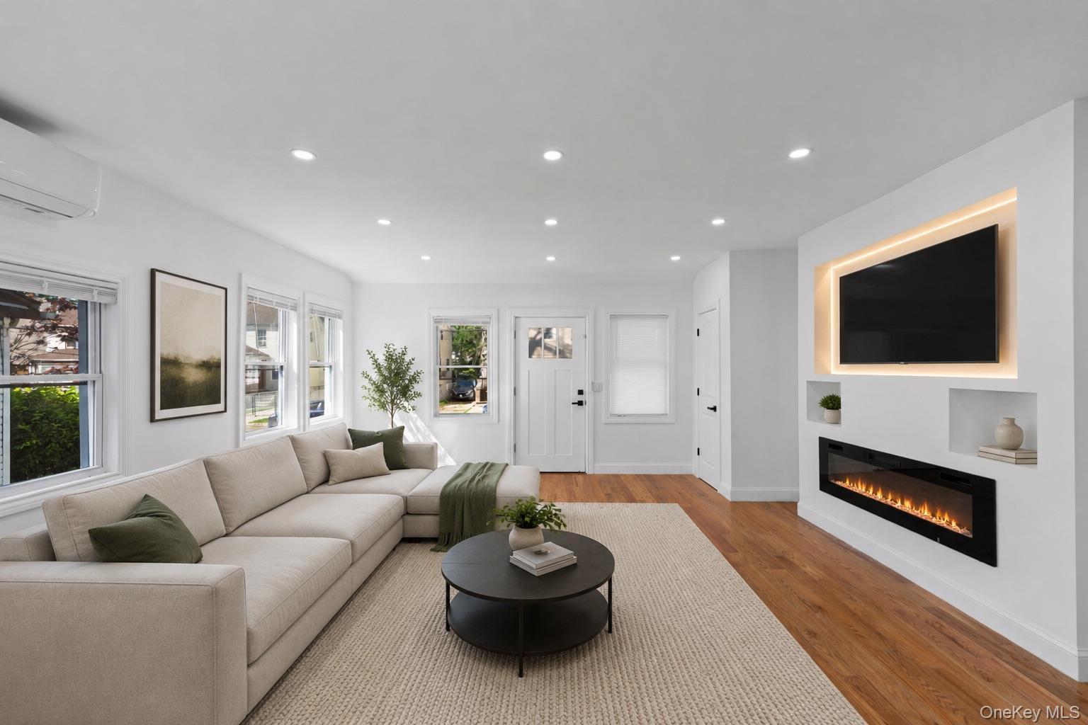 Single Family Lucas Queens, NY 11413, MLS-1008967-3