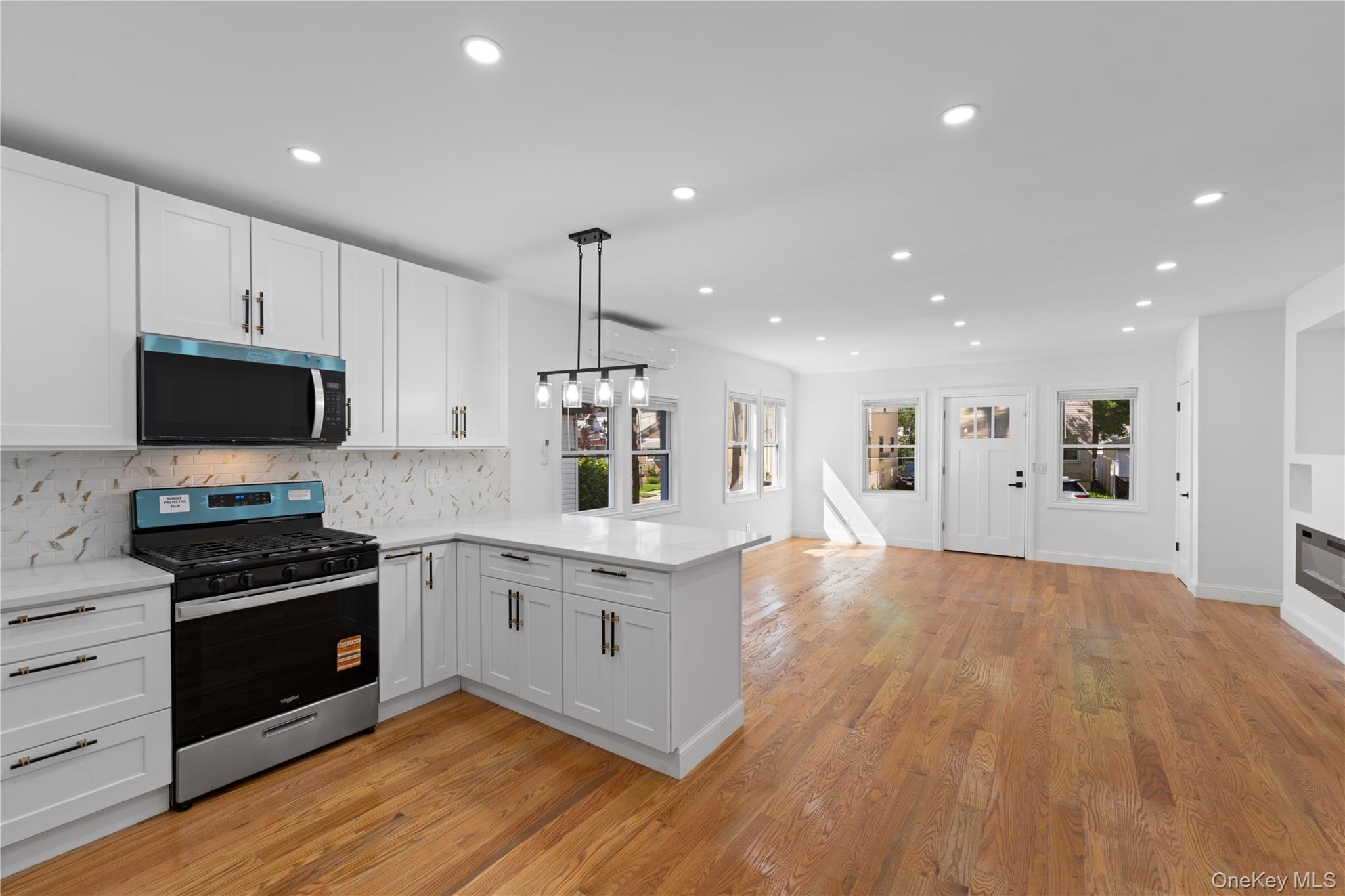 Single Family Lucas Queens, NY 11413, MLS-1008967-5
