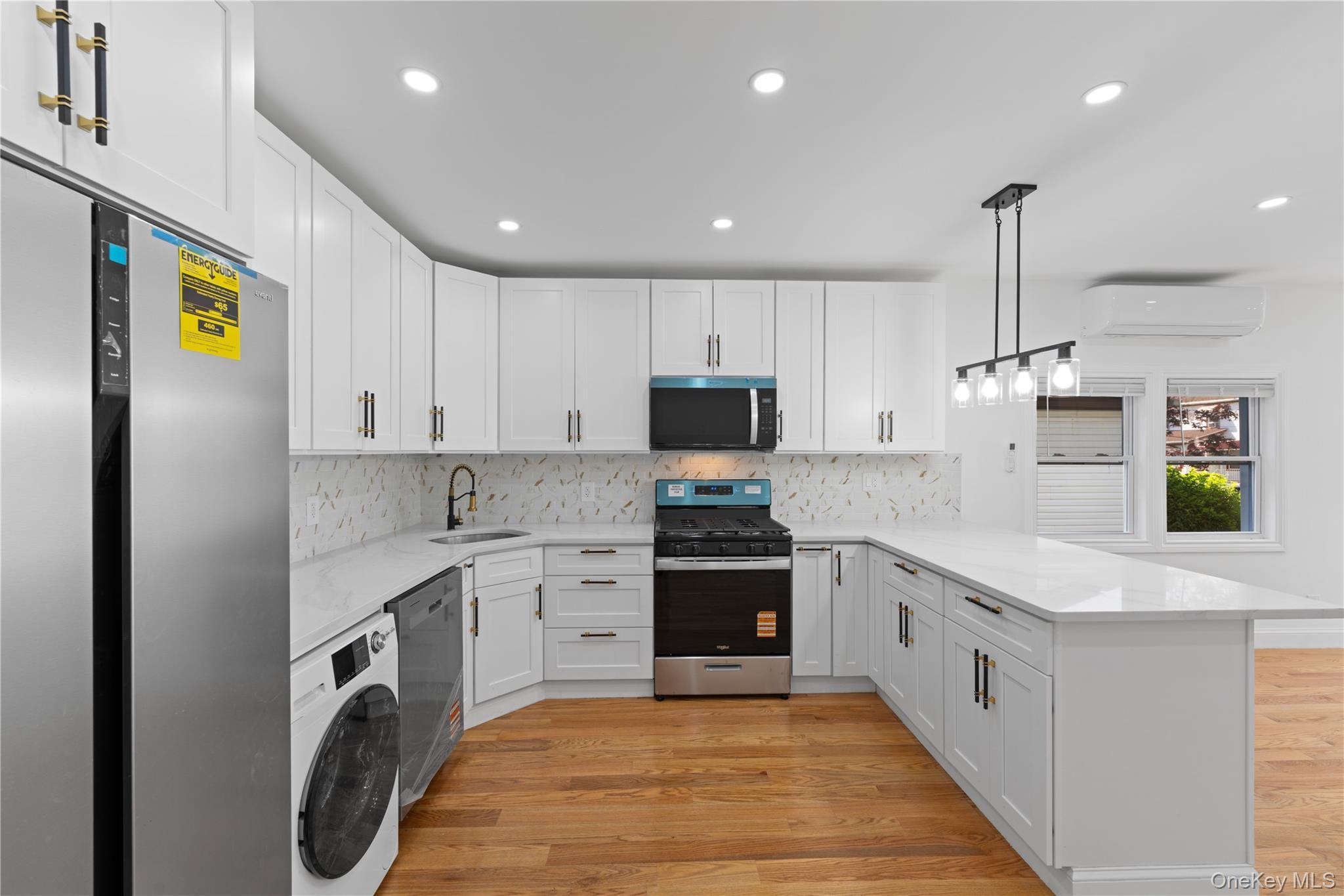 Single Family Lucas Queens, NY 11413, MLS-1008967-6