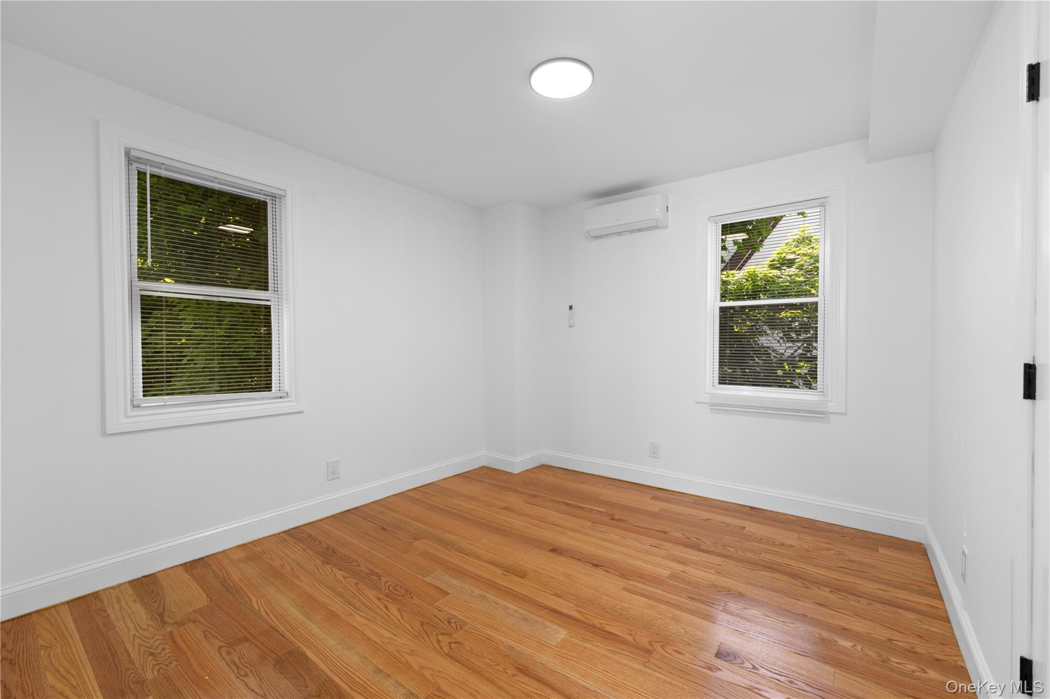 Single Family Lucas Queens, NY 11413, MLS-1008967-9