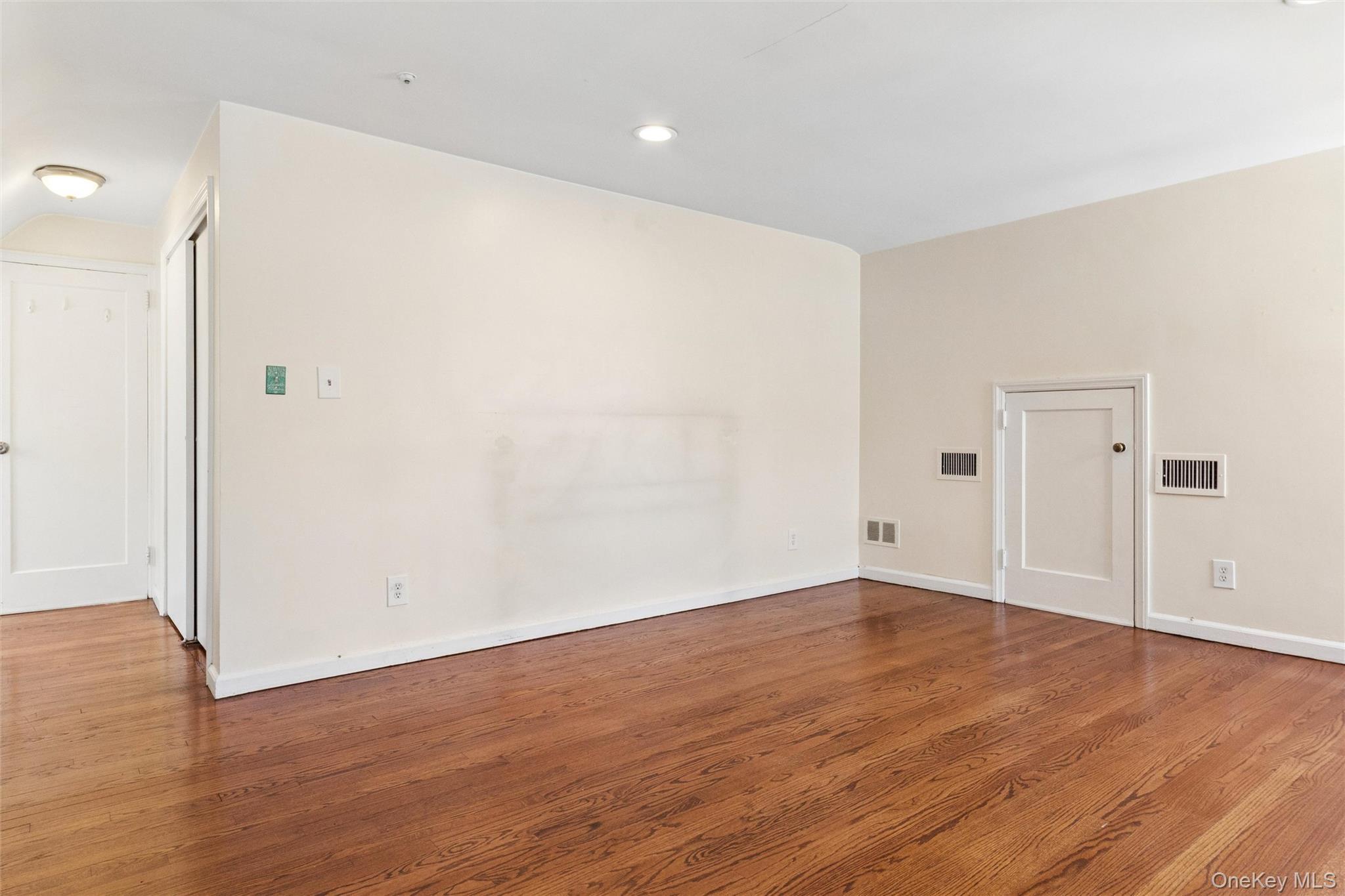 Single Family Seaton Gate  Nassau County, NY 11580, MLS-1008979-28