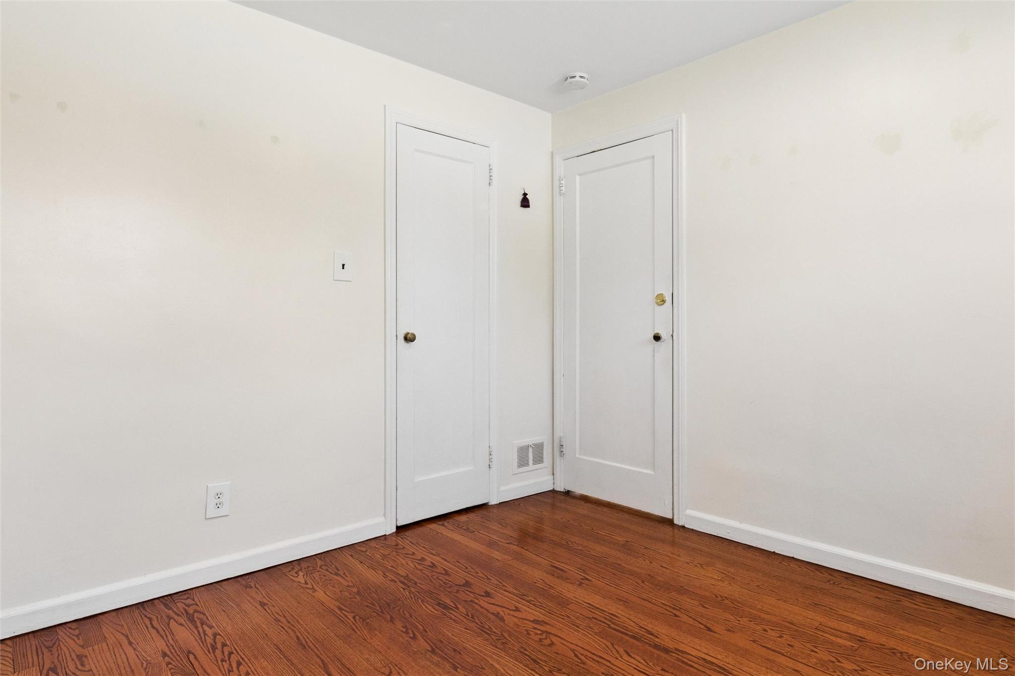 Single Family Seaton Gate  Nassau County, NY 11580, MLS-1008979-30