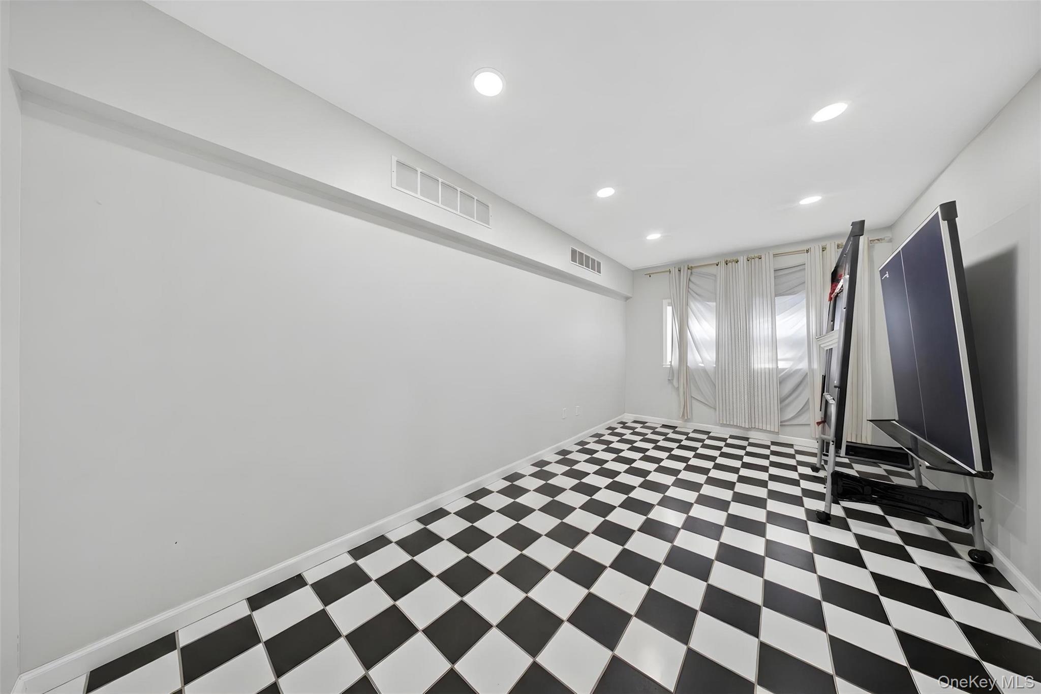 Single Family 165th Queens, NY 11365, MLS-1009069-20