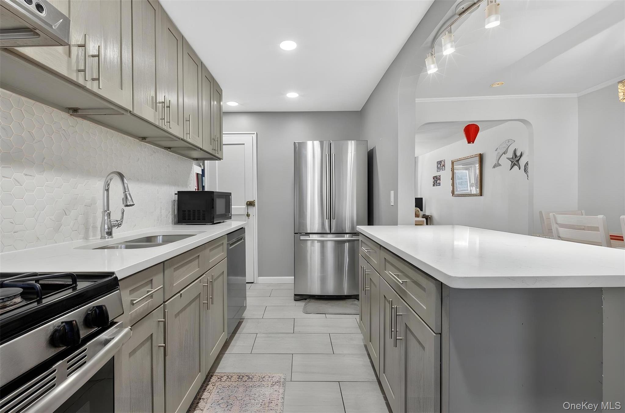 Single Family 165th Queens, NY 11365, MLS-1009069-5
