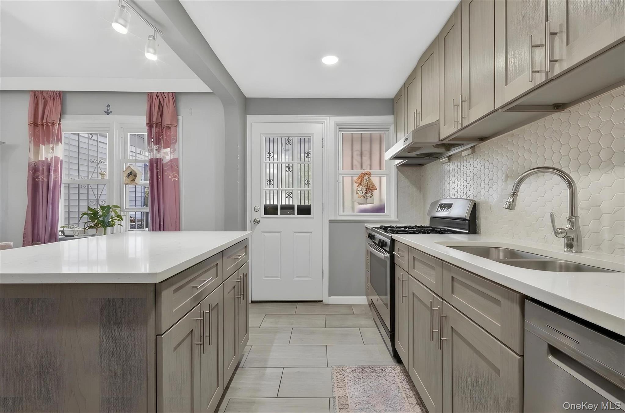 Single Family 165th Queens, NY 11365, MLS-1009069-8