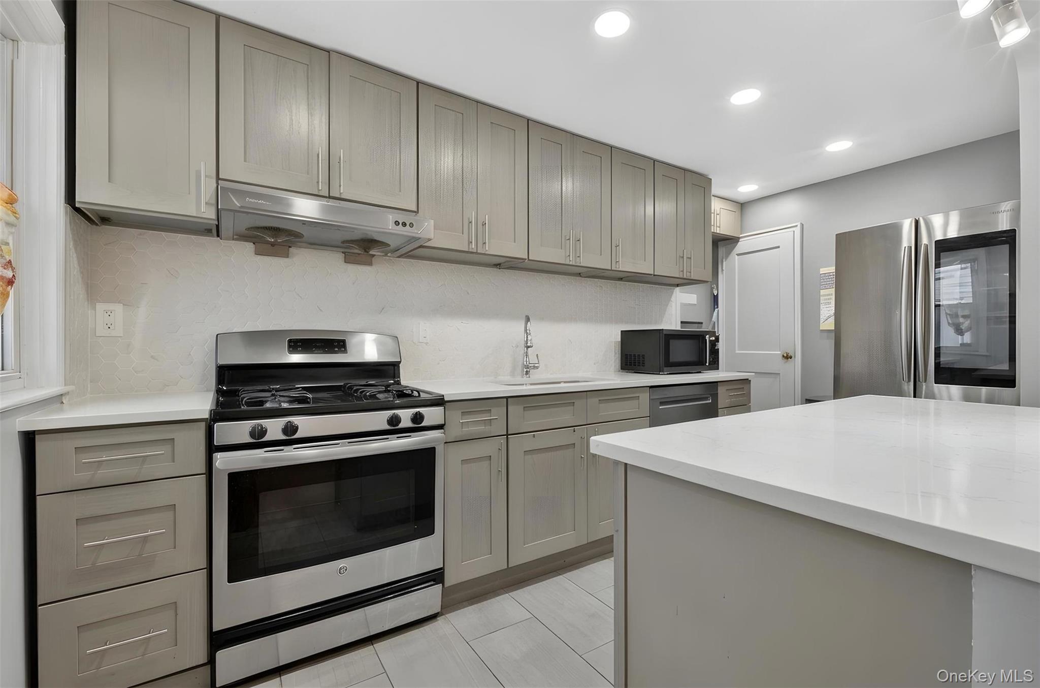 Single Family 165th Queens, NY 11365, MLS-1009069-9