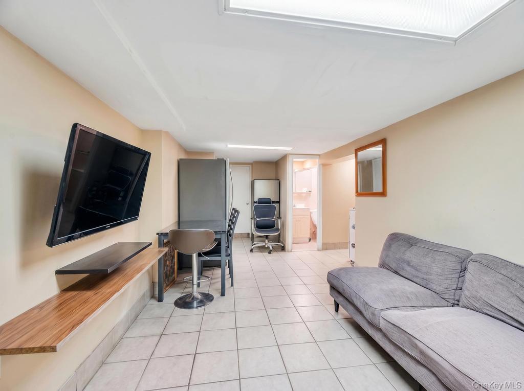 Single Family Woodhaven Queens, NY 11421, MLS-1009101-16