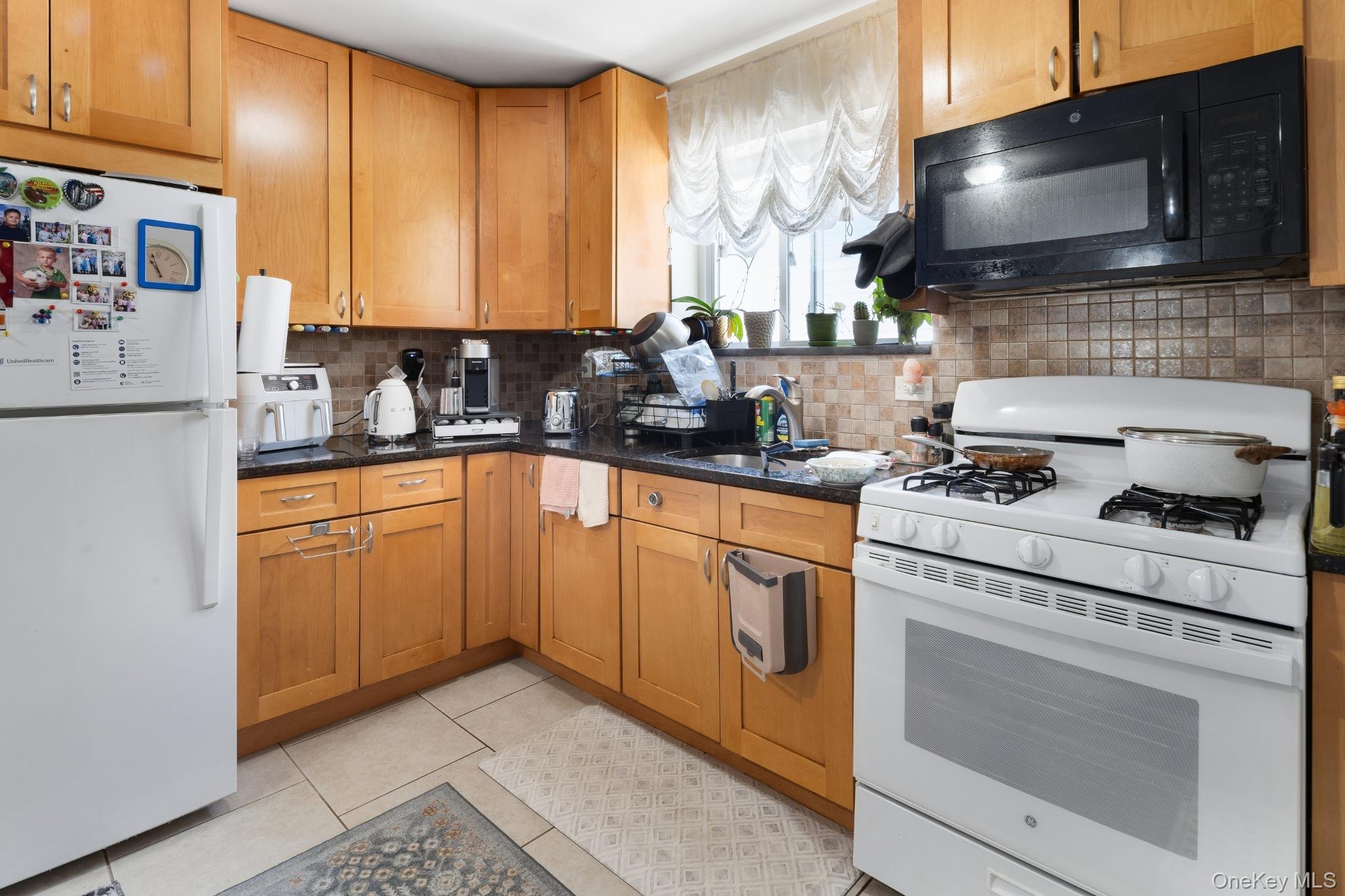 Single Family Seymour  Bronx, NY 10469, MLS-1009171-24