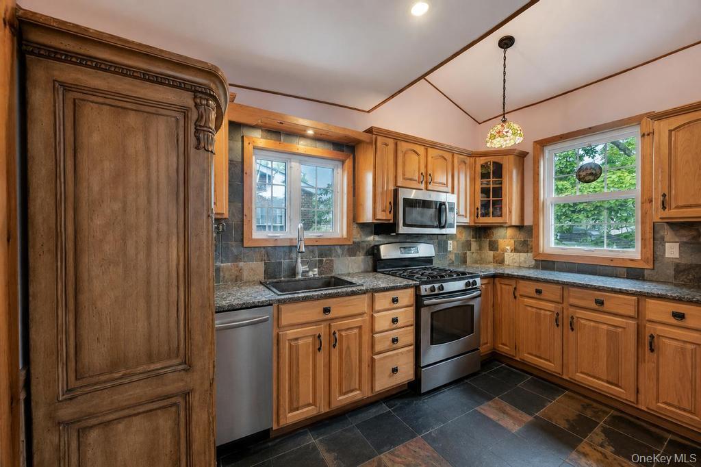 Single Family Bixley Heath  Nassau County, NY 11563, MLS-1009206-13