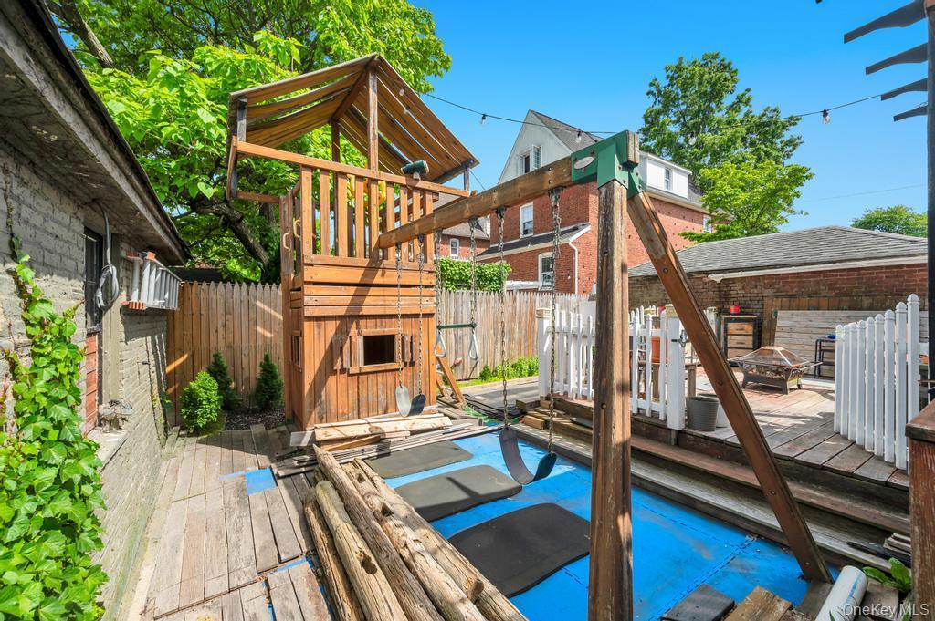 Single Family Bixley Heath  Nassau County, NY 11563, MLS-1009206-3